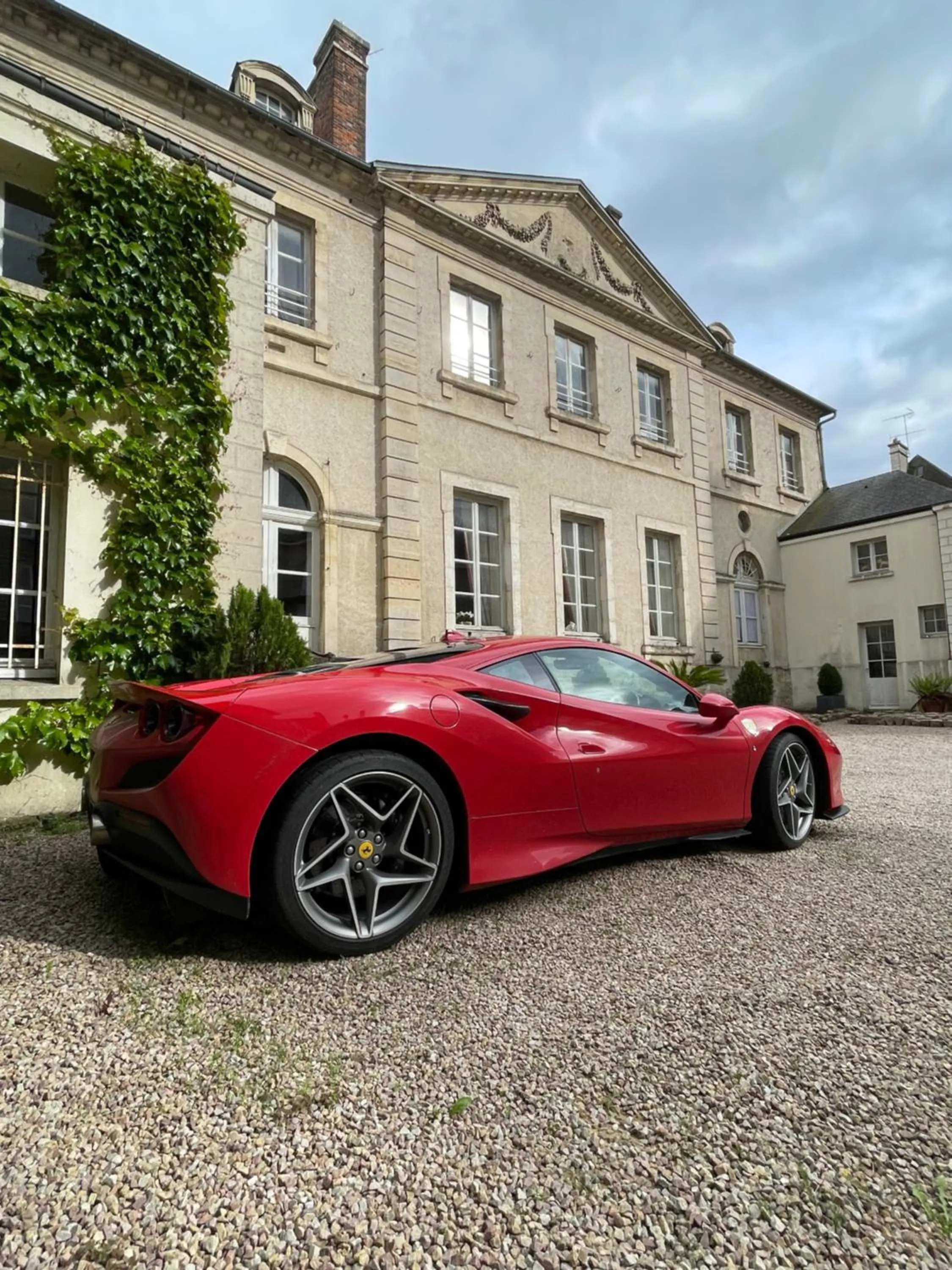 Inner courtyard view in Castel Saint-Léonard