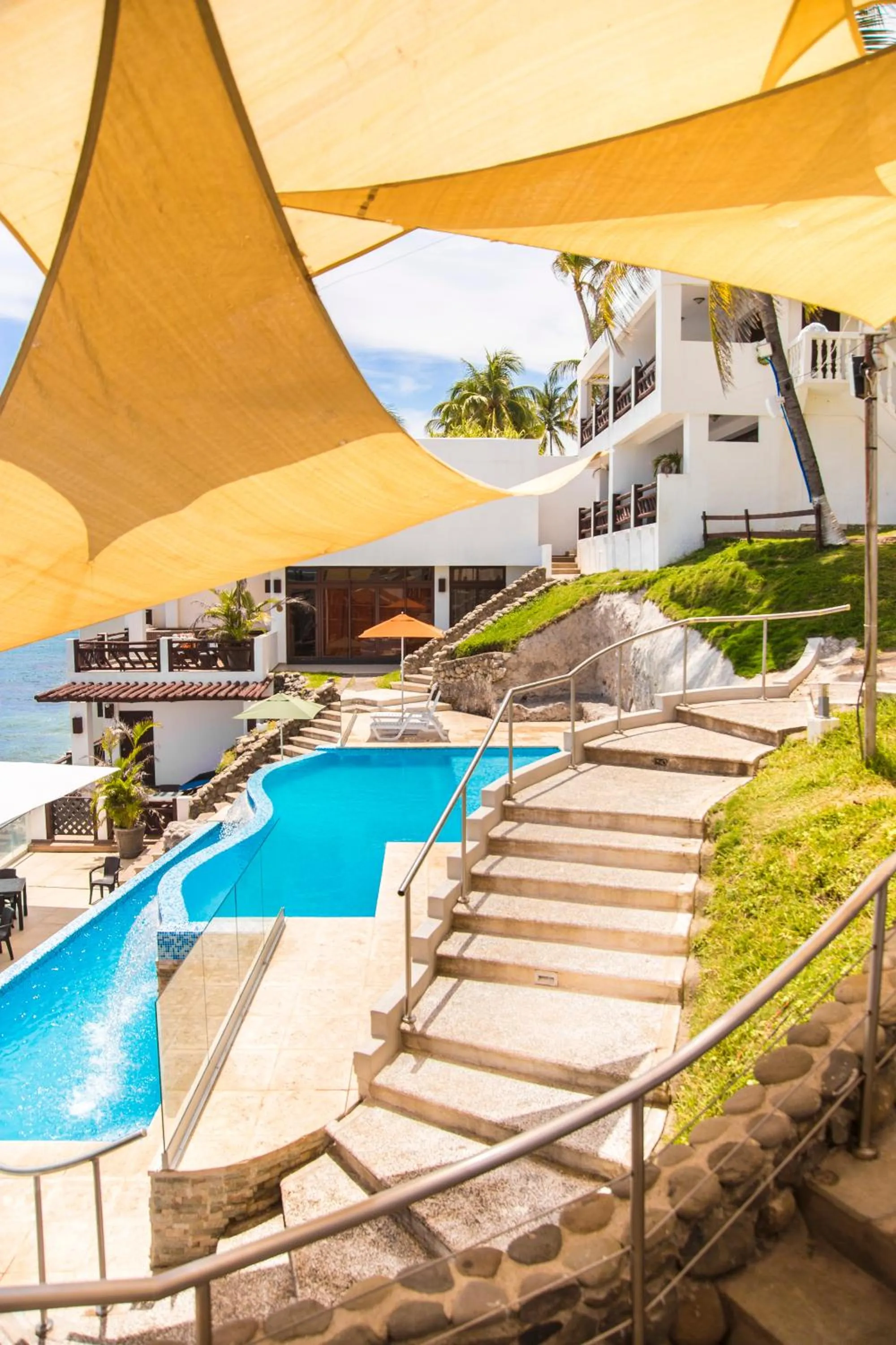 Pool view in Hotel Los Farallones