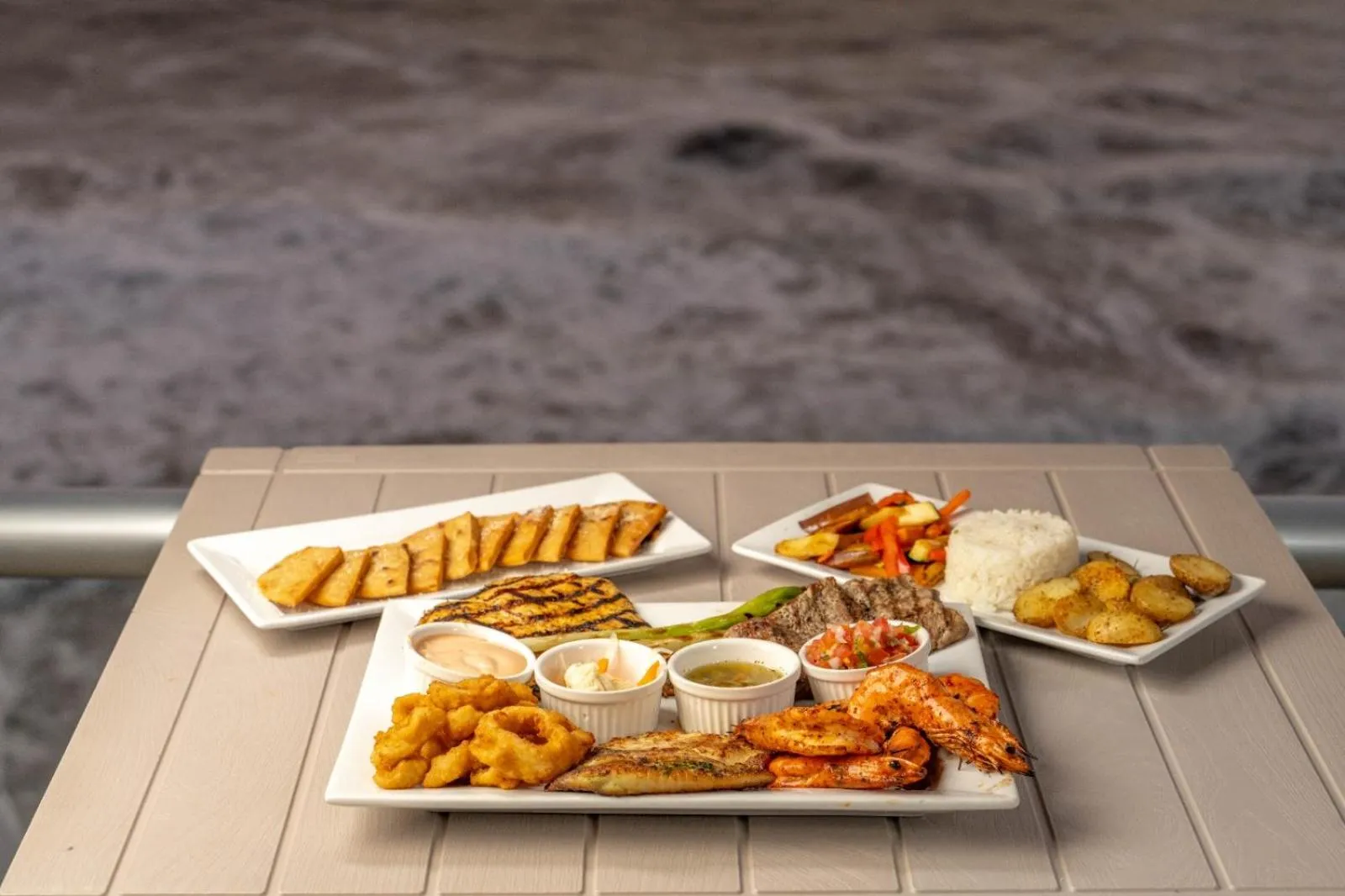 Restaurant/places to eat in Hotel Los Farallones