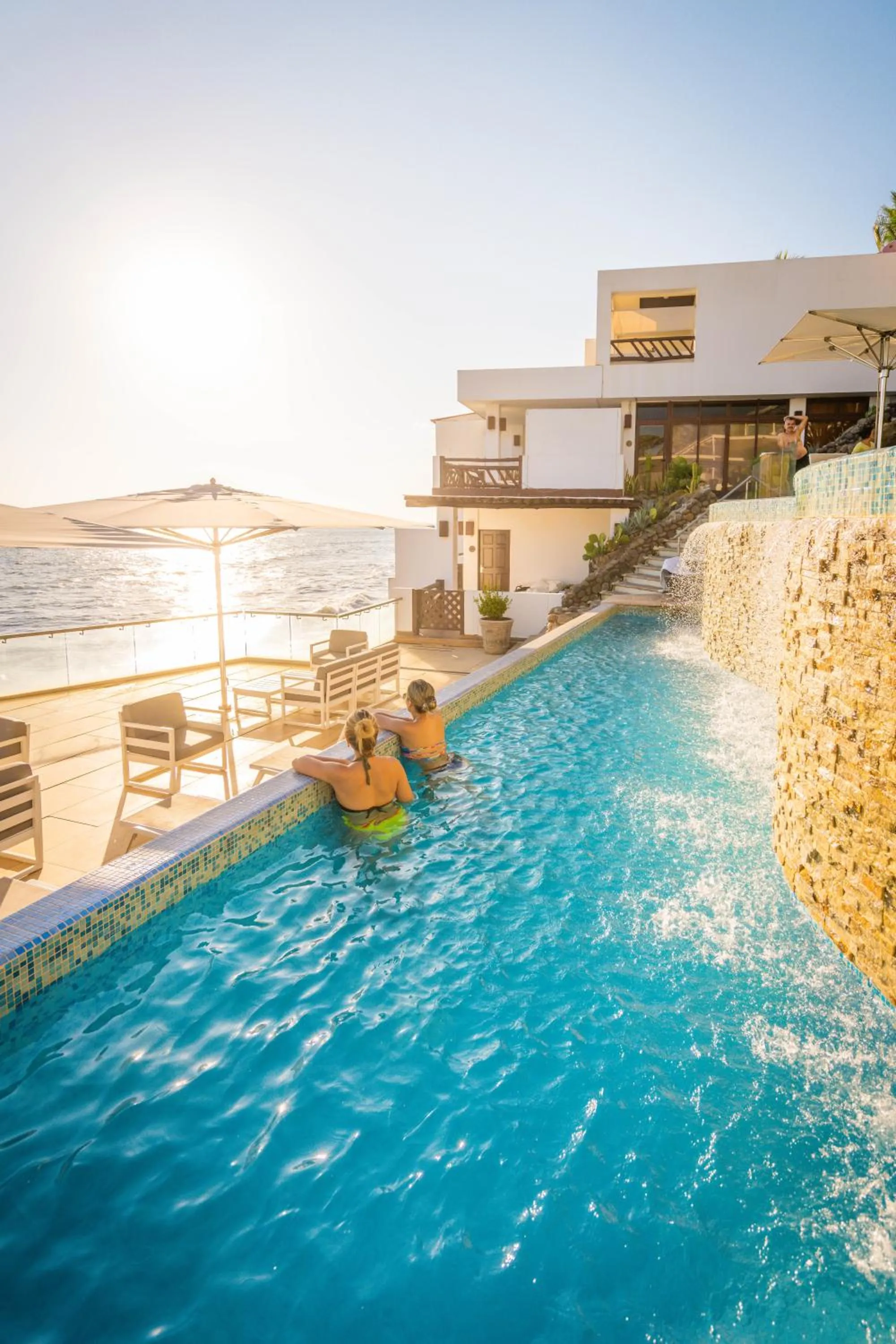 Swimming pool in Hotel Los Farallones