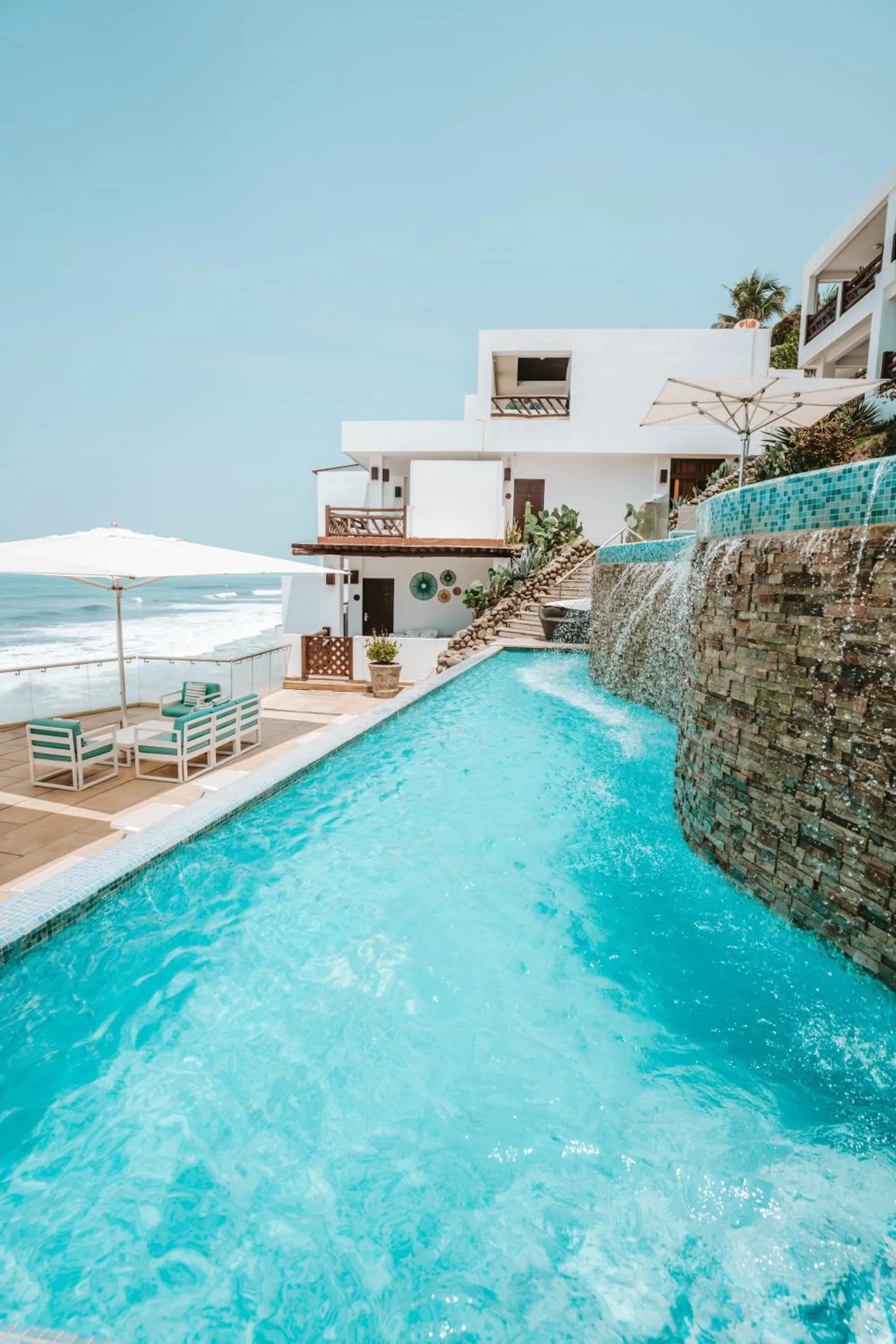 Swimming pool in Hotel Los Farallones