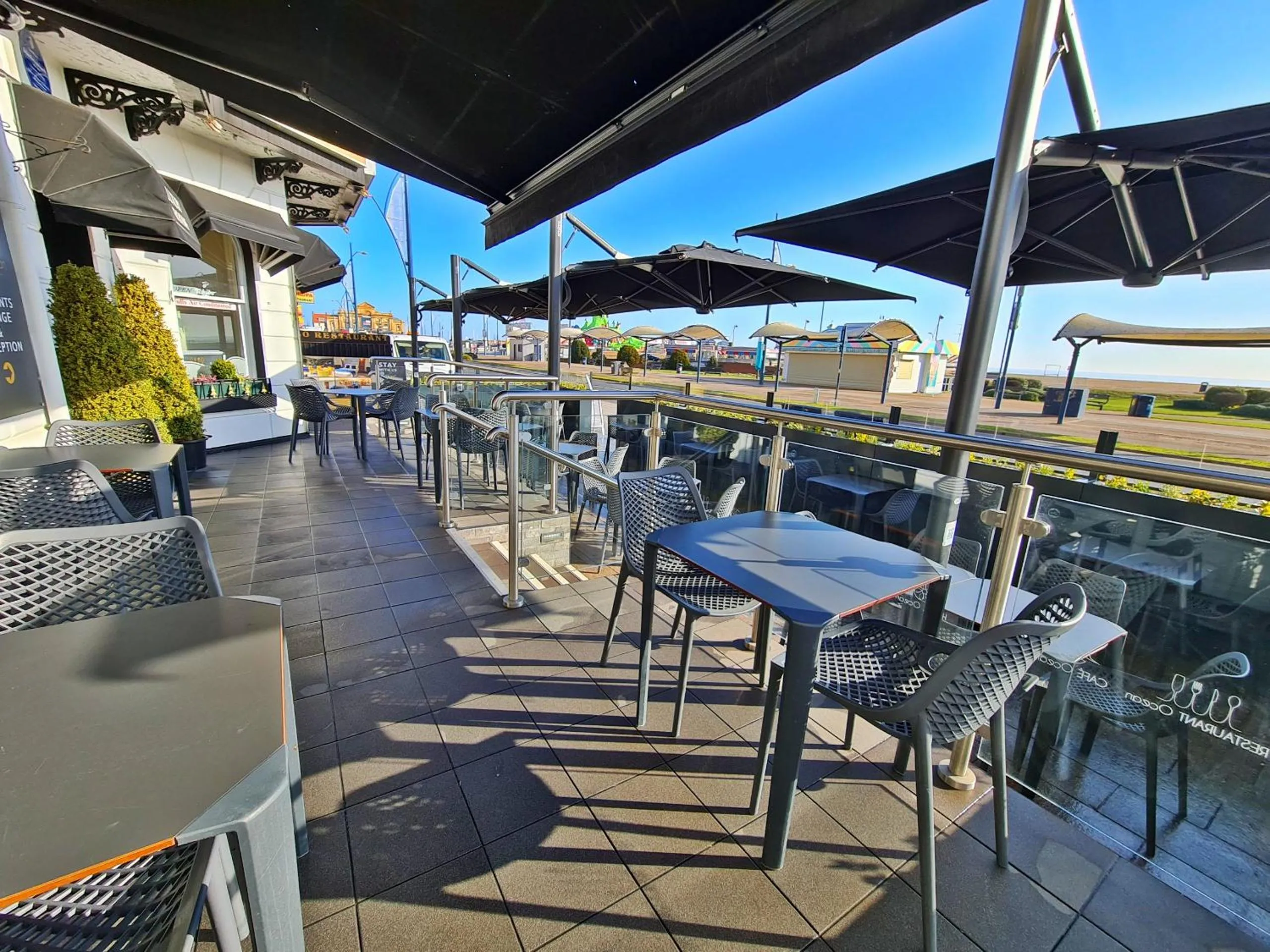 Restaurant/places to eat in Hotel Ocean