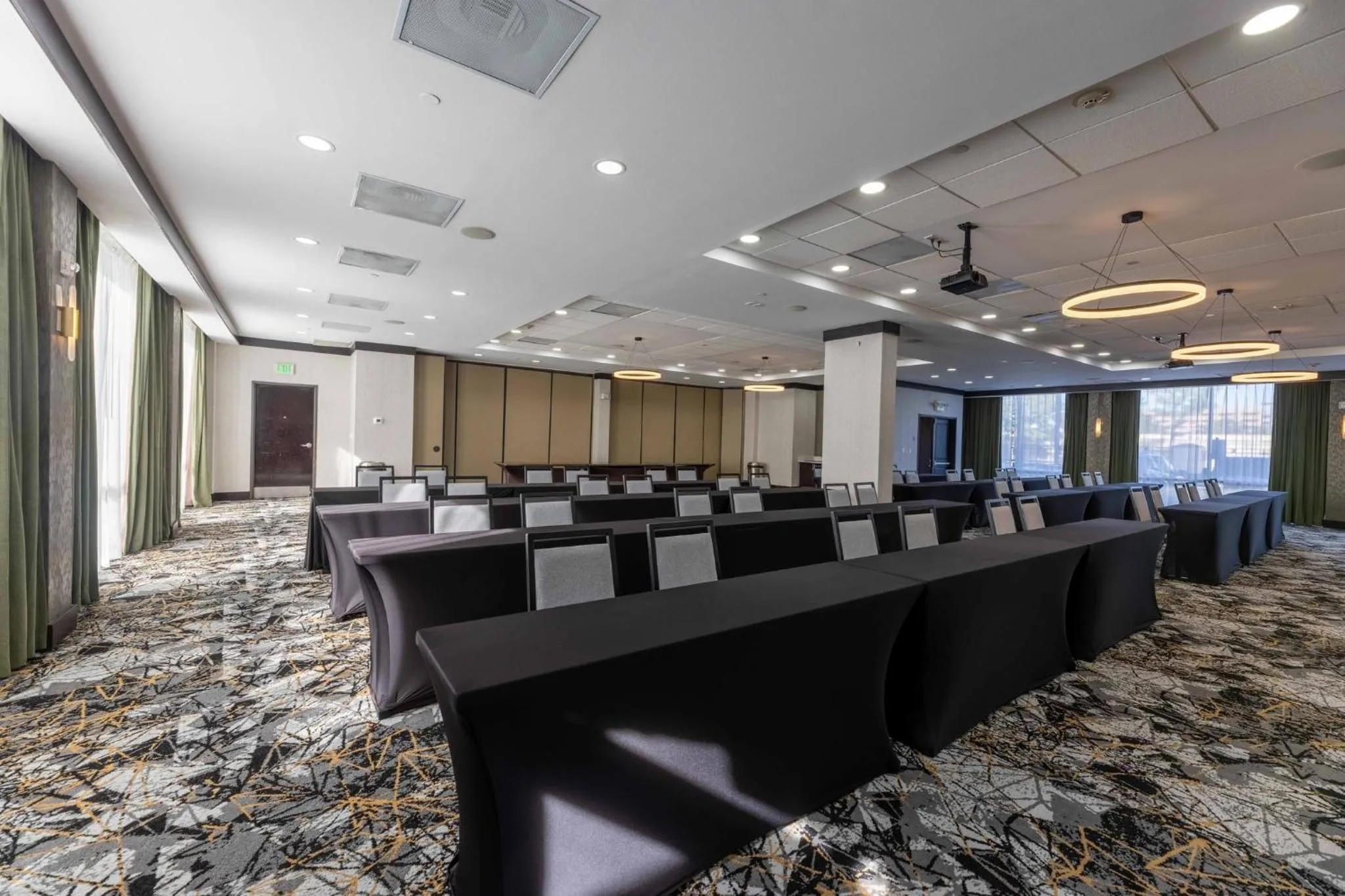 Meeting/conference room in Crowne Plaza Houston Galleria Area by IHG