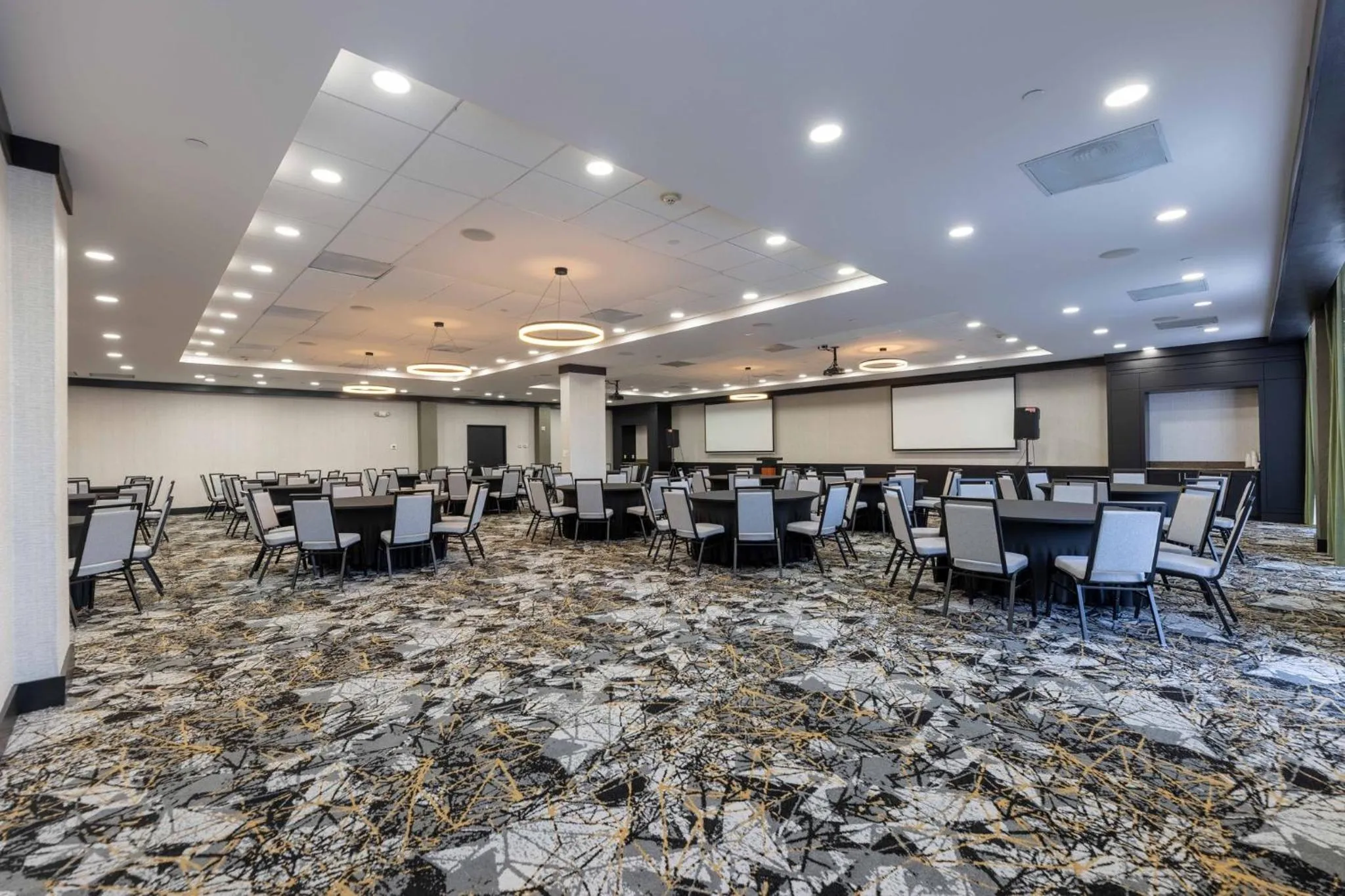 Meeting/conference room in Crowne Plaza Houston Galleria Area by IHG