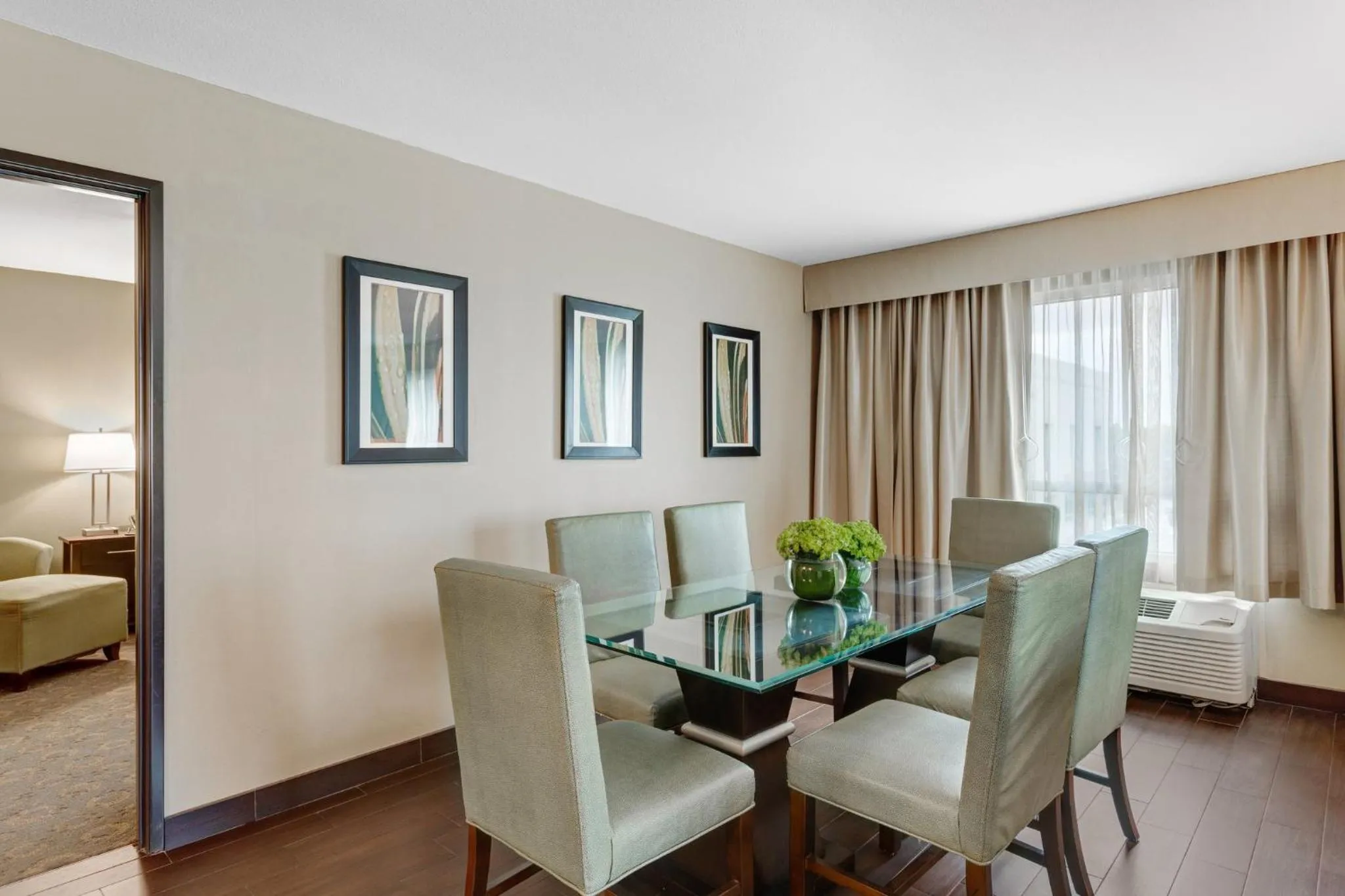 Photo of the whole room in Crowne Plaza Houston Galleria Area by IHG