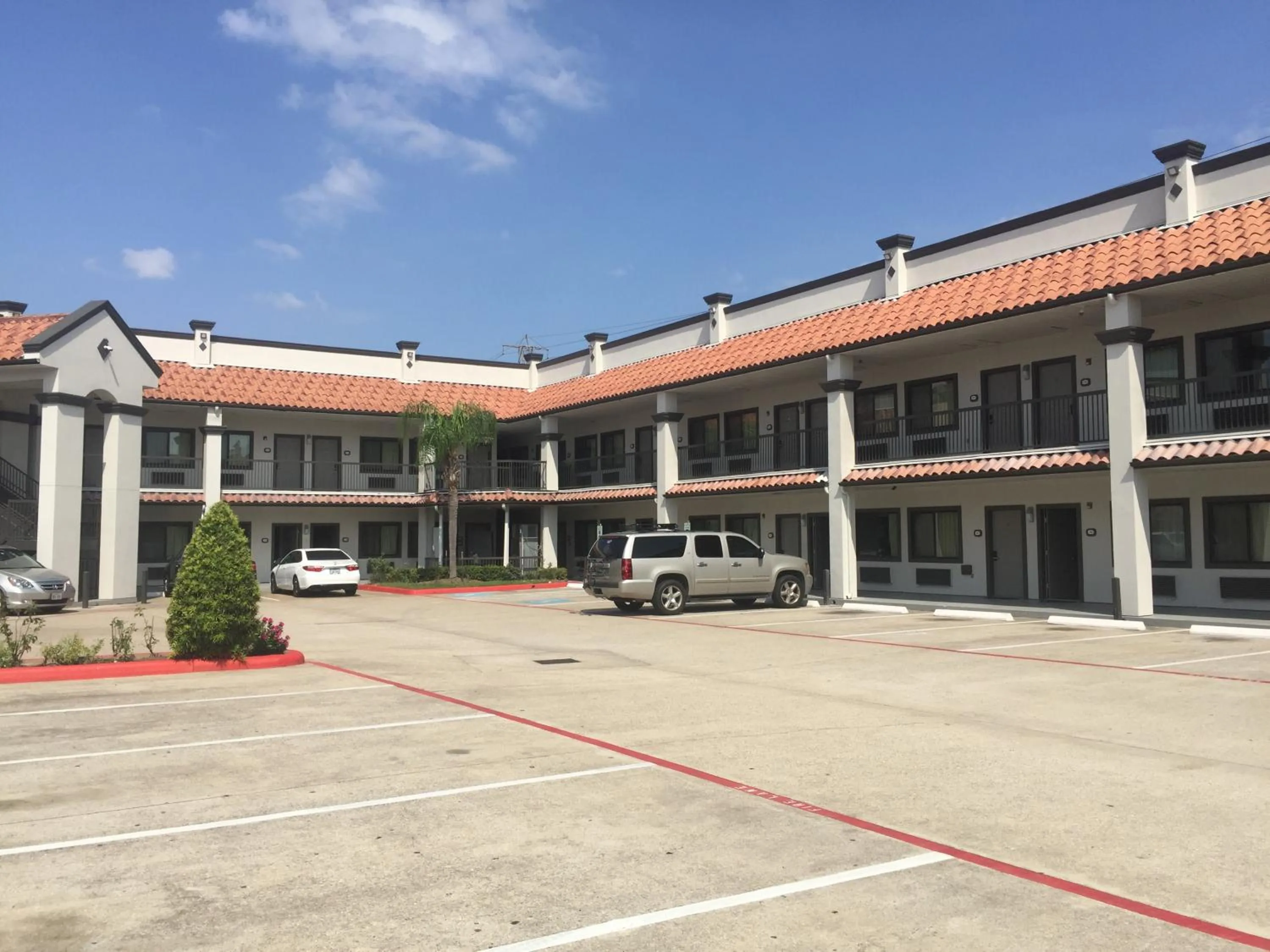 Island Suites Hobby Airport