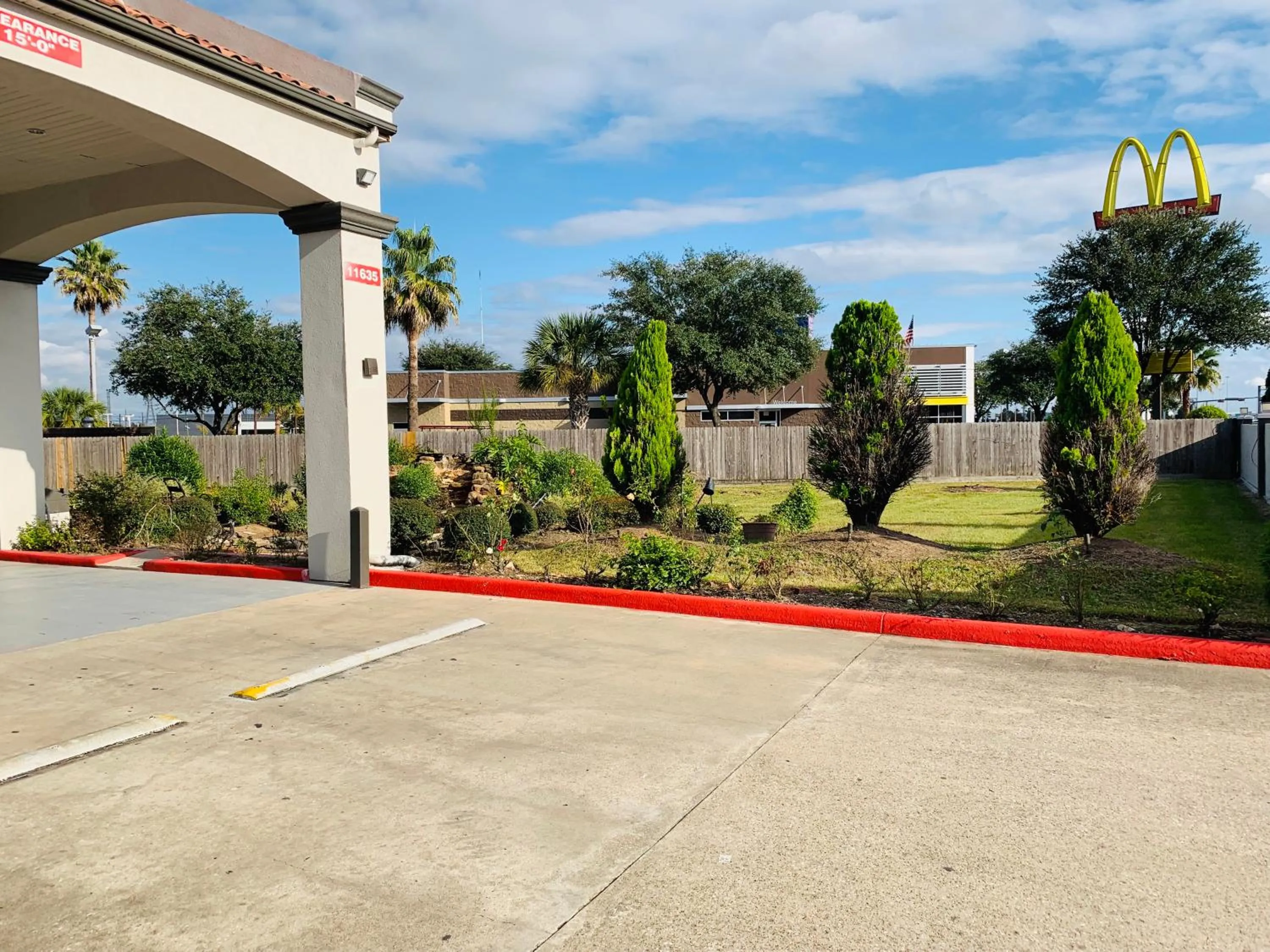 Island Suites Hobby Airport