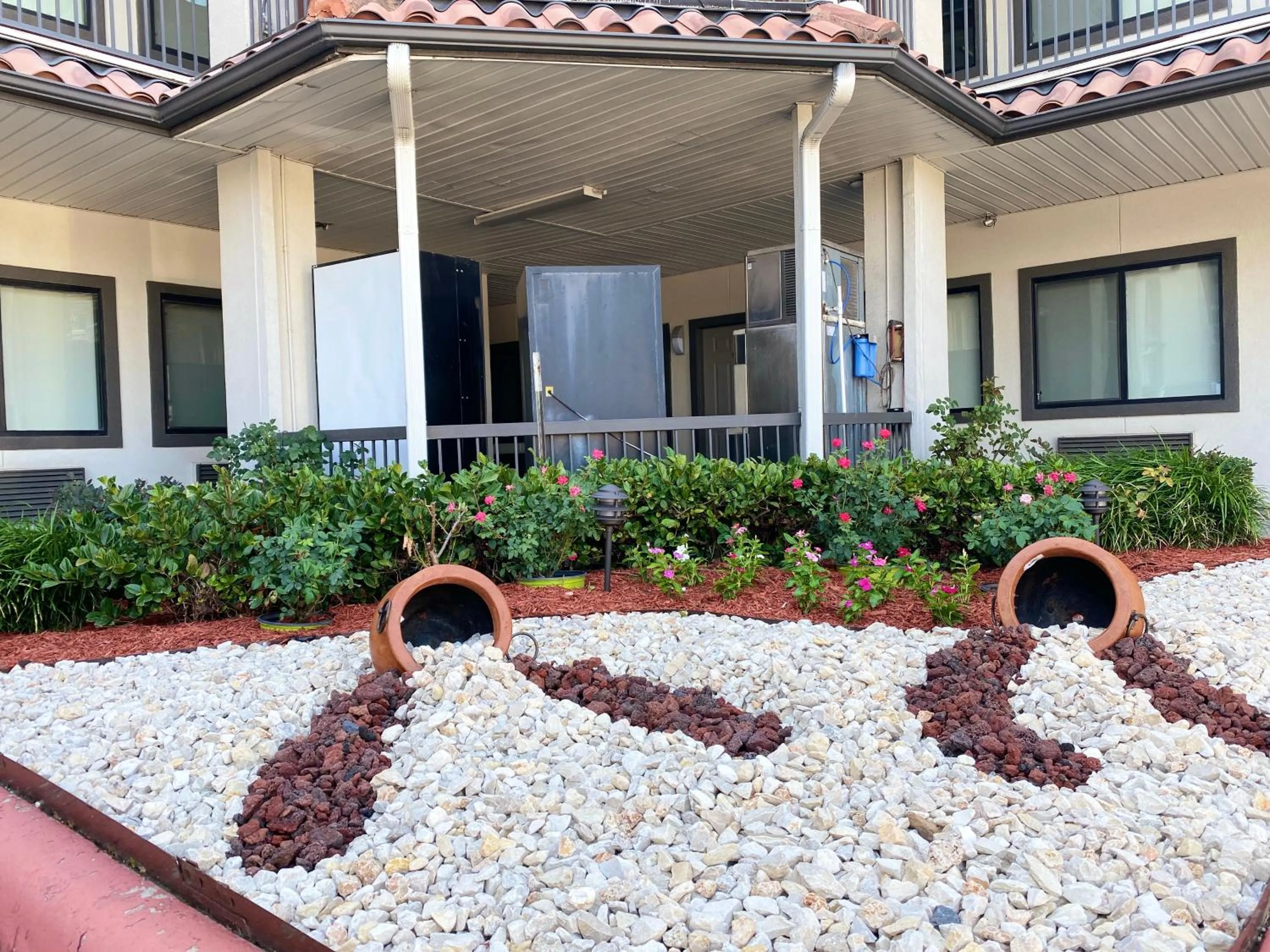 Property building in Island Suites Hobby Airport