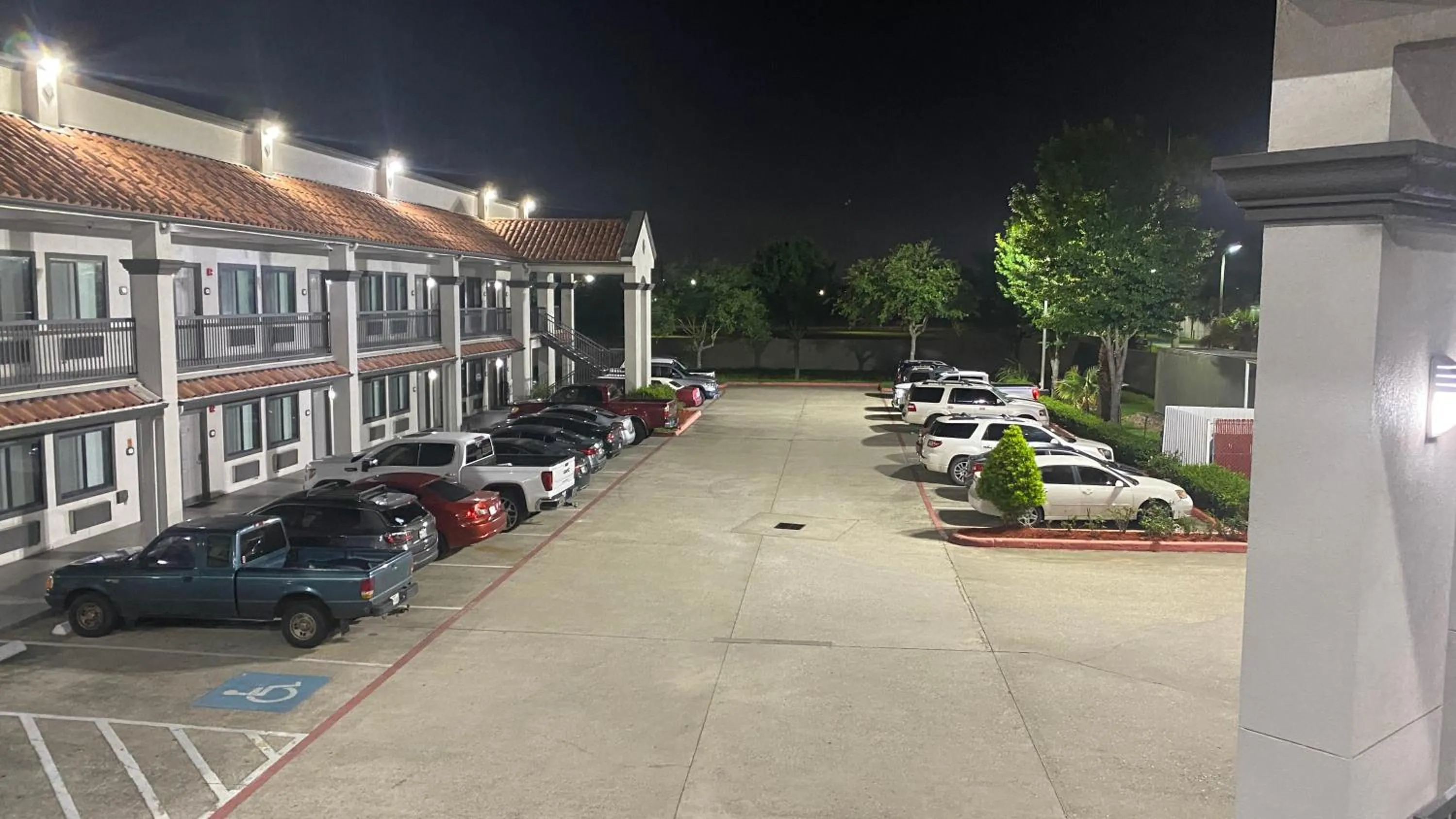 Property building in Island Suites Hobby Airport