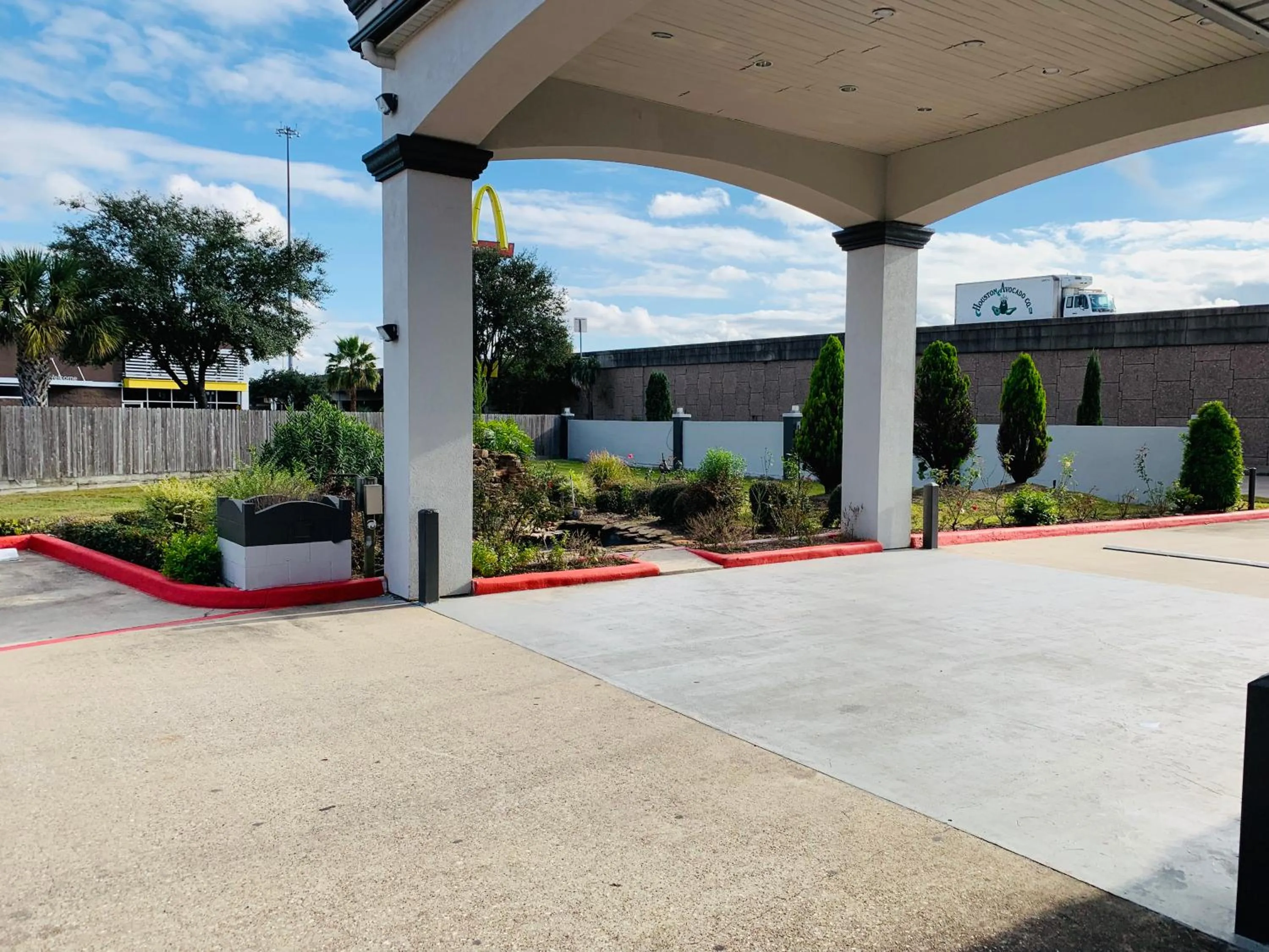 Island Suites Hobby Airport