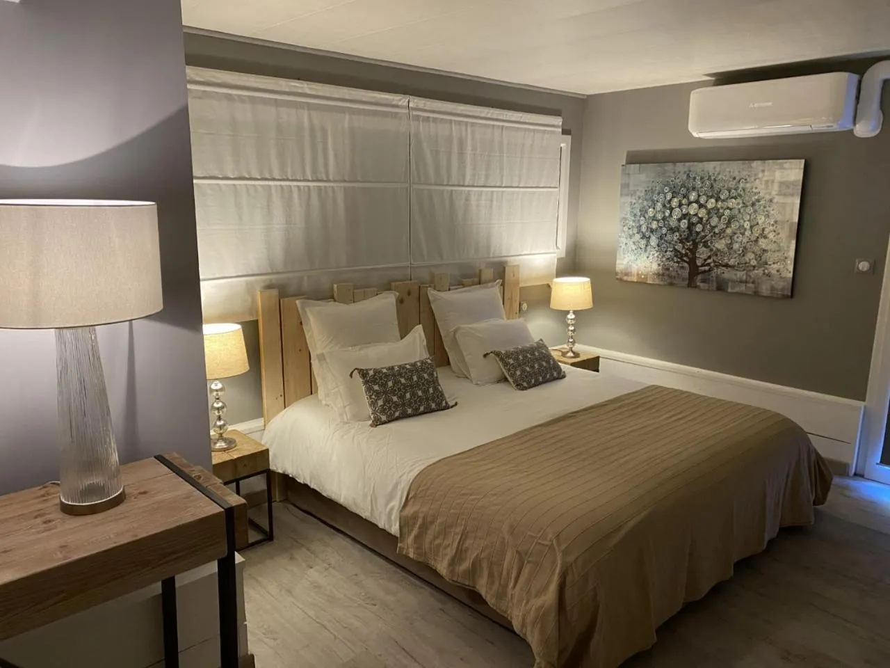 Photo of the whole room, Bed in Au Gre Du Sud