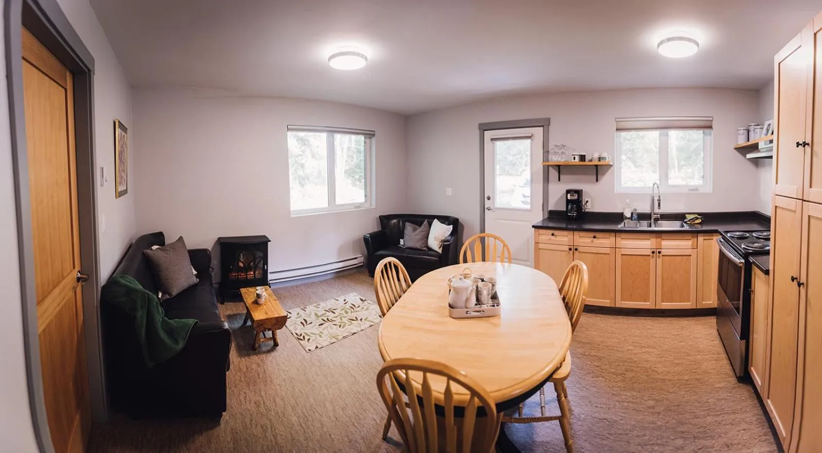 Dining area in Across the Creek Cabins