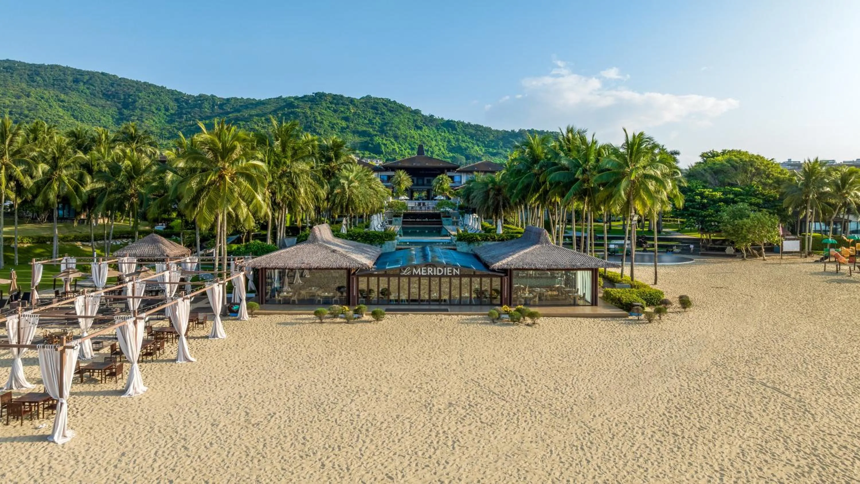 Restaurant/places to eat in Le Méridien Shimei Bay Beach Resort & Spa