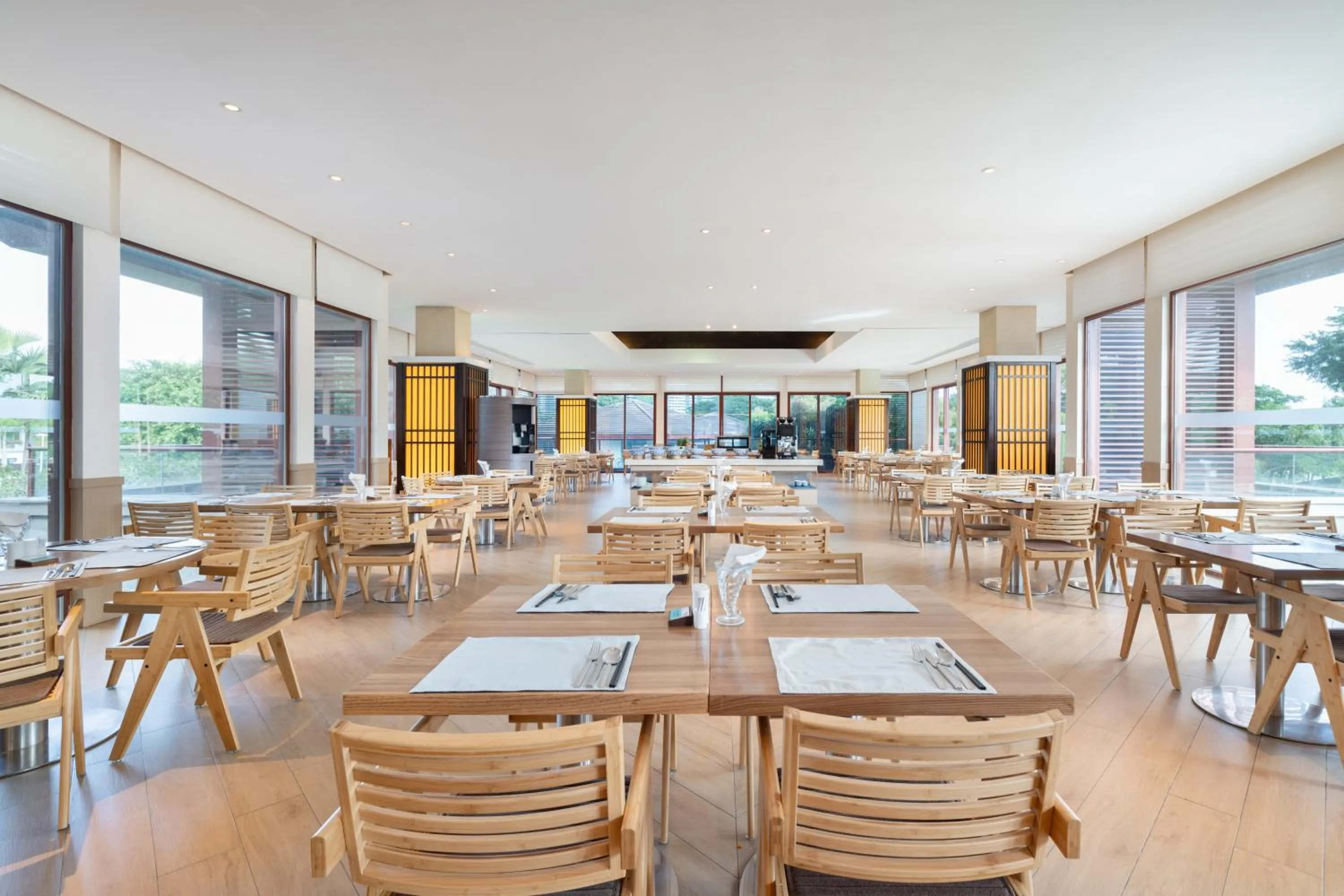 Restaurant/places to eat in Le Méridien Shimei Bay Beach Resort & Spa