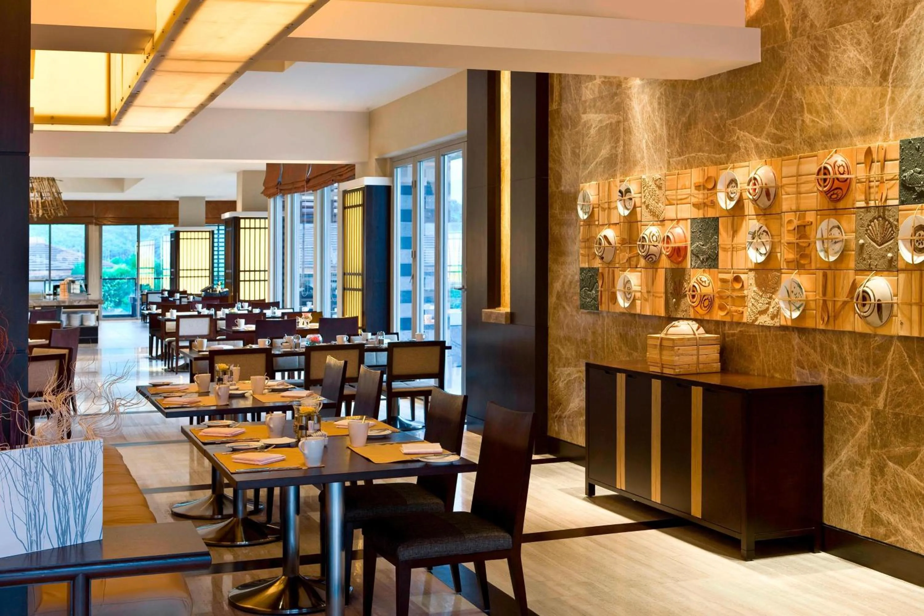 Restaurant/places to eat in Le Méridien Shimei Bay Beach Resort & Spa