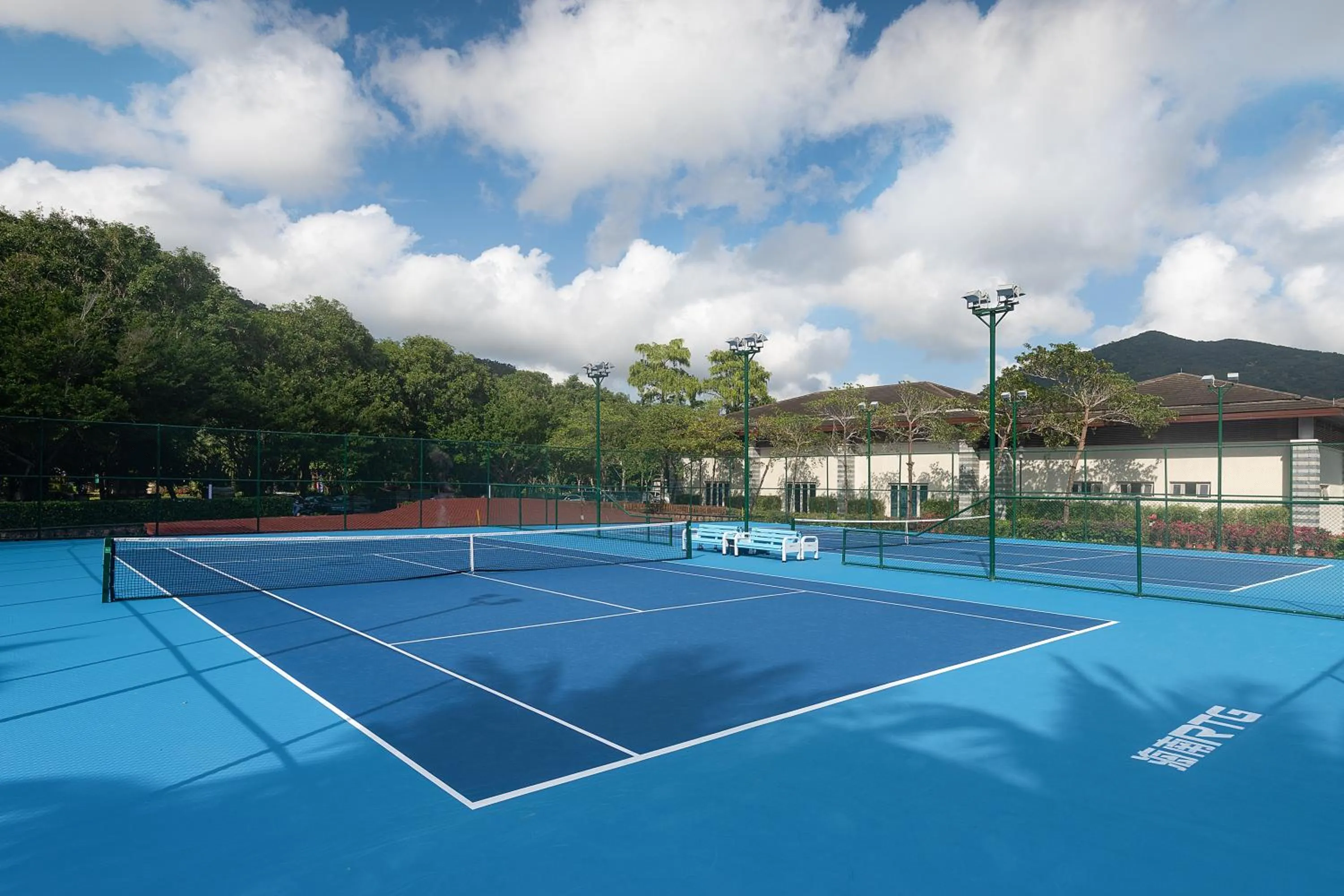 Tennis court in Le Méridien Shimei Bay Beach Resort & Spa