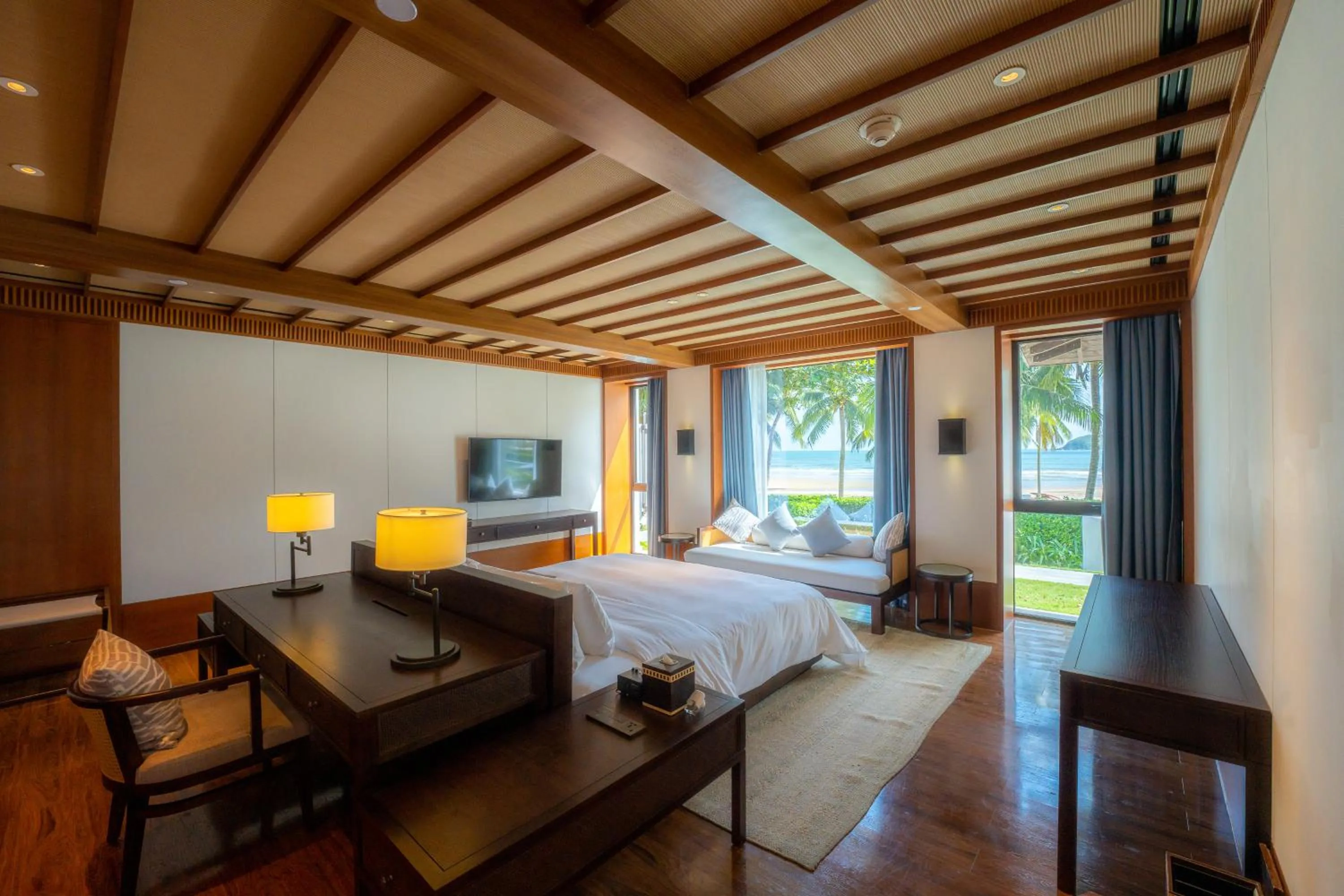 Bedroom, Bed in Le Méridien Shimei Bay Beach Resort & Spa