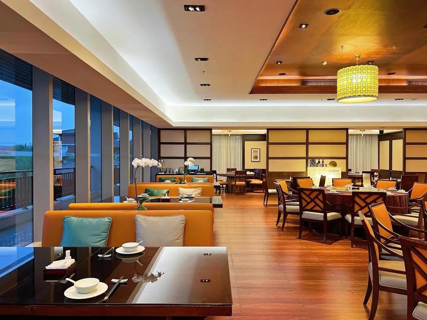 Restaurant/places to eat in Le Méridien Shimei Bay Beach Resort & Spa