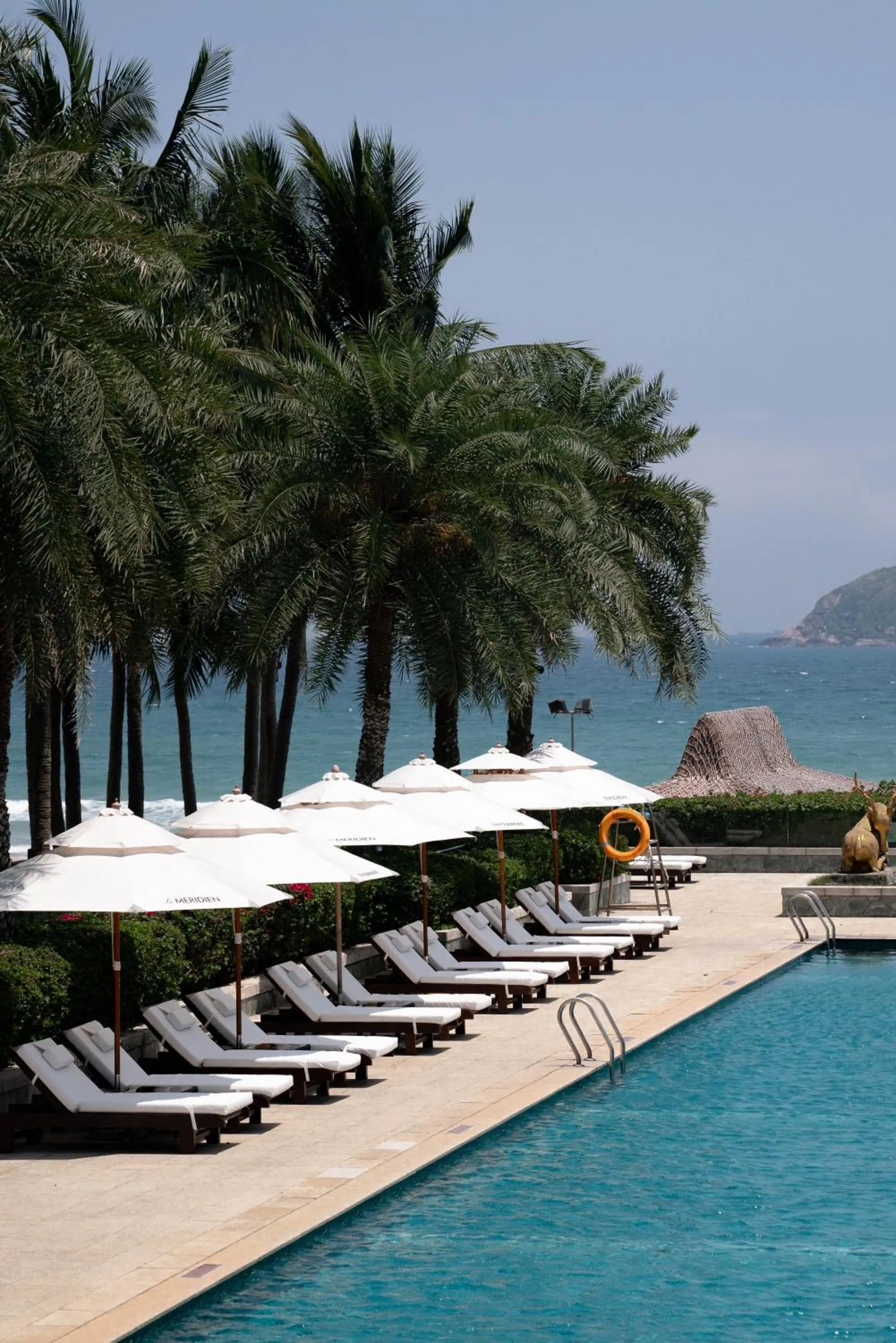 Swimming pool in Le Méridien Shimei Bay Beach Resort & Spa