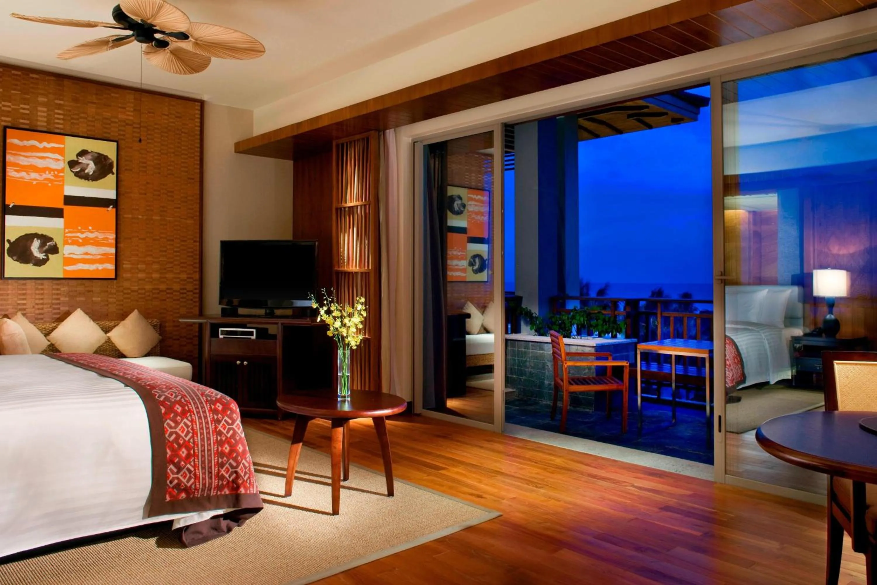 Photo of the whole room, Bed in Le Méridien Shimei Bay Beach Resort & Spa