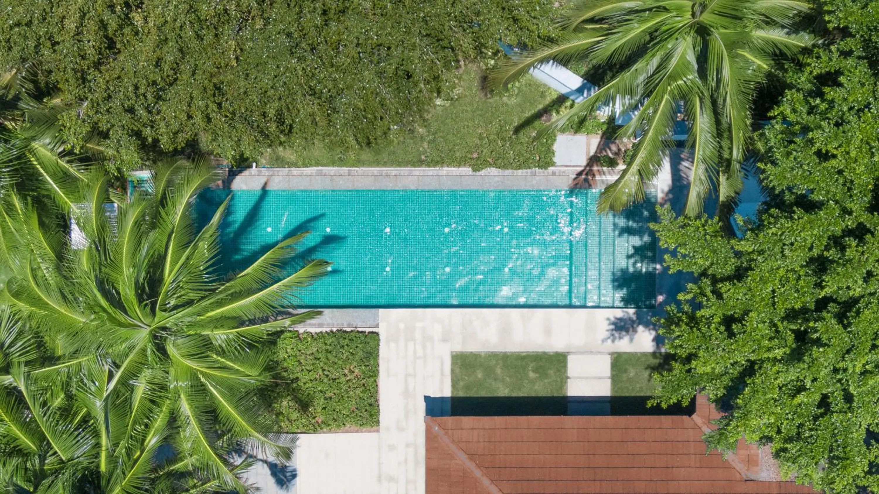 Swimming pool in Le Méridien Shimei Bay Beach Resort & Spa