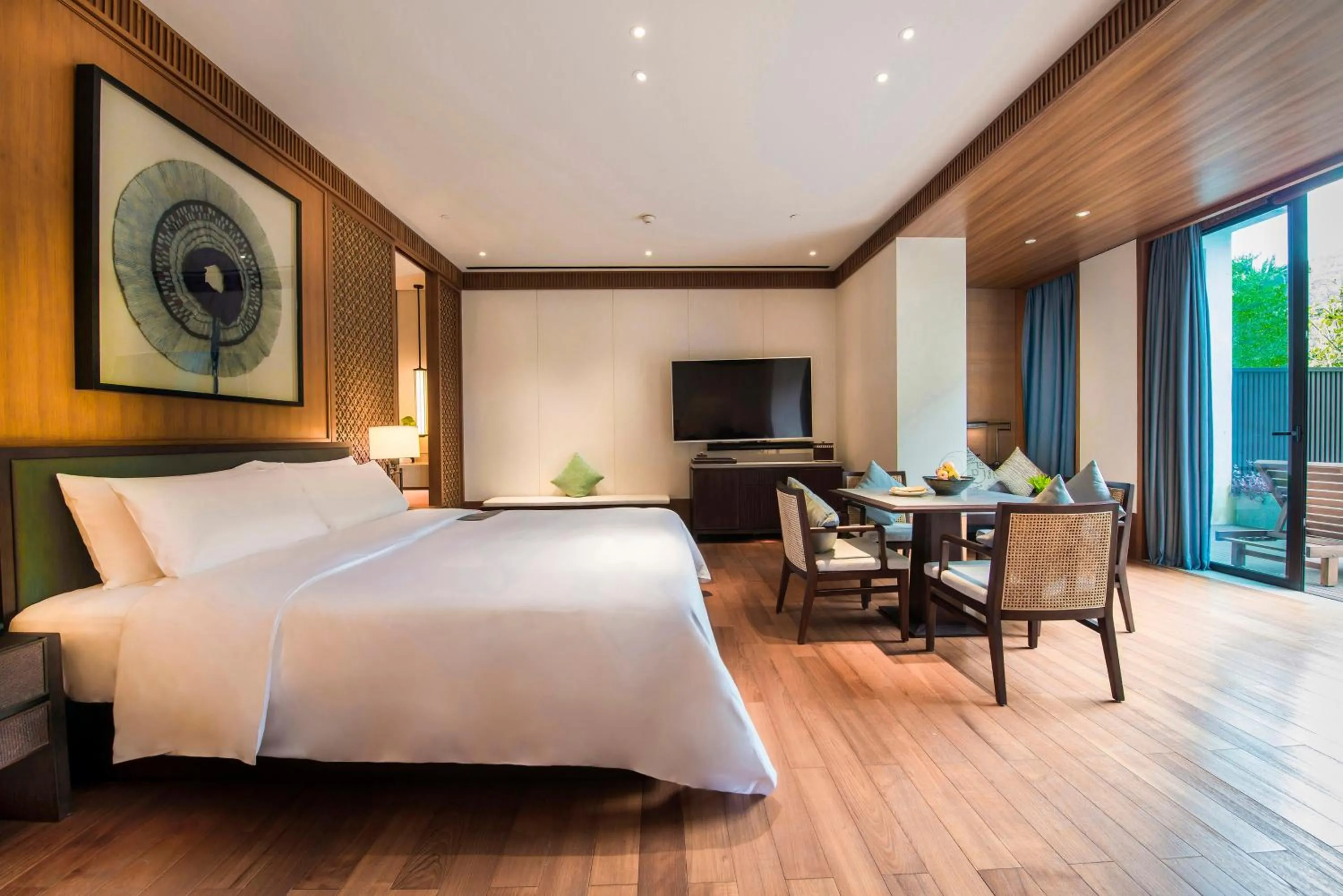 Bedroom, Bed in Le Méridien Shimei Bay Beach Resort & Spa