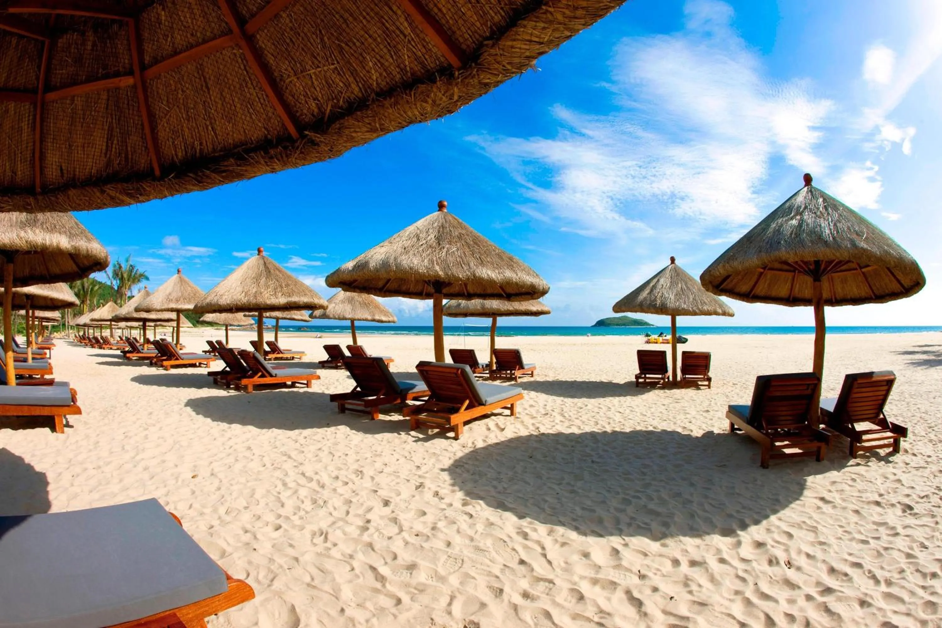 Beach in Le Méridien Shimei Bay Beach Resort & Spa