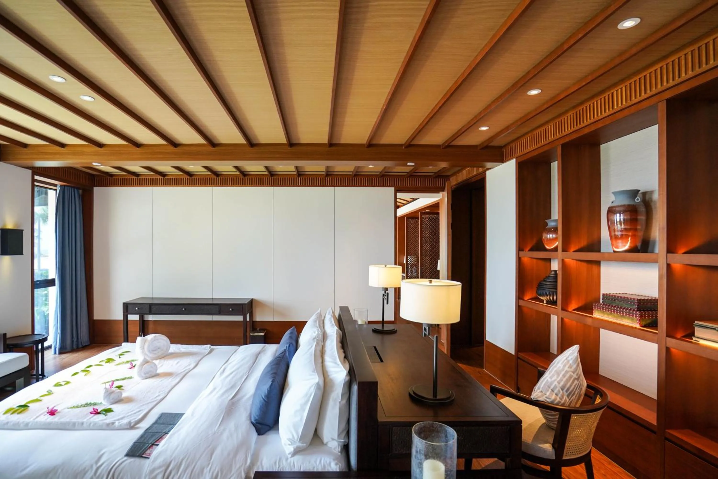 Photo of the whole room, Bed in Le Méridien Shimei Bay Beach Resort & Spa