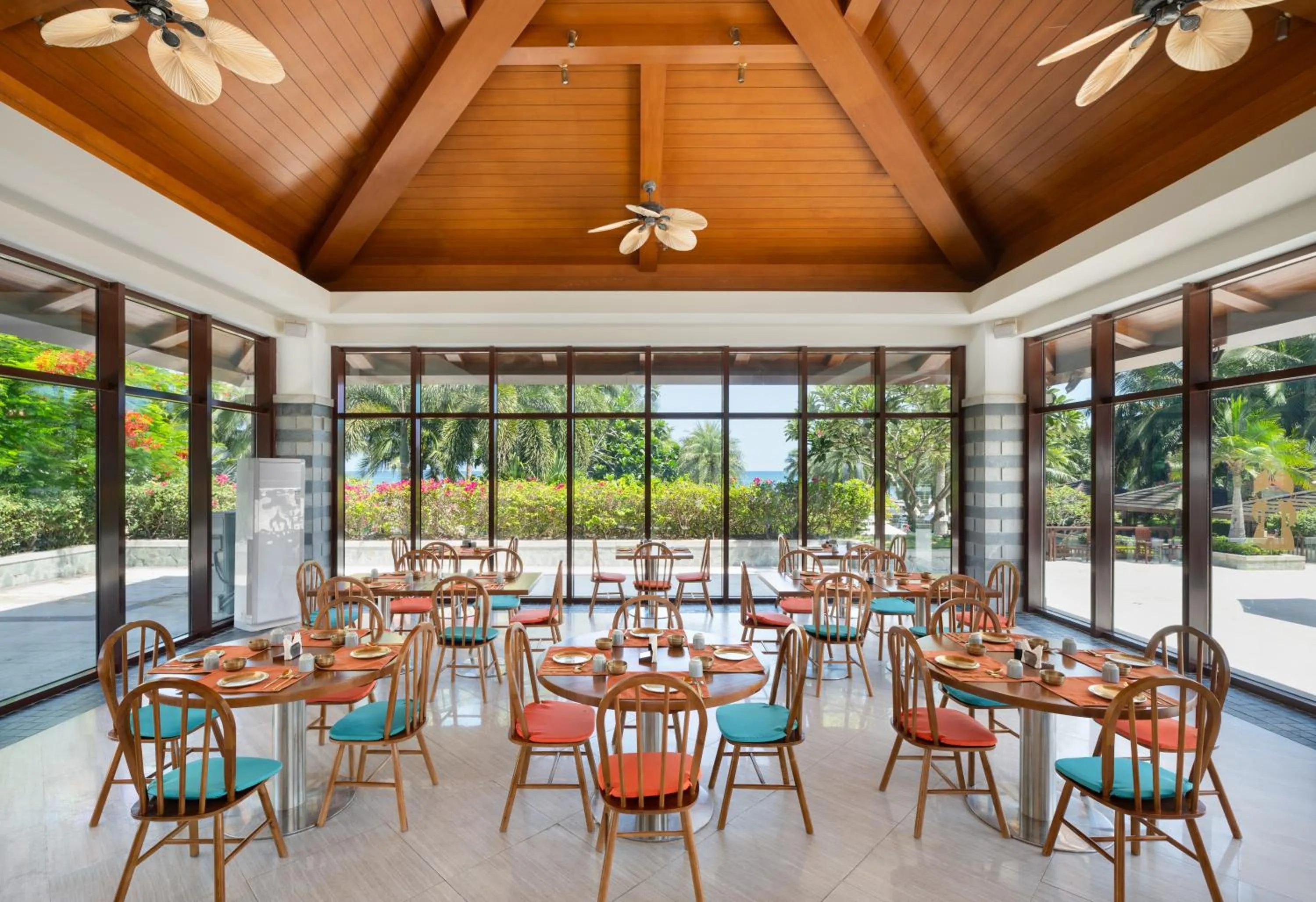 Restaurant/places to eat in Le Méridien Shimei Bay Beach Resort & Spa