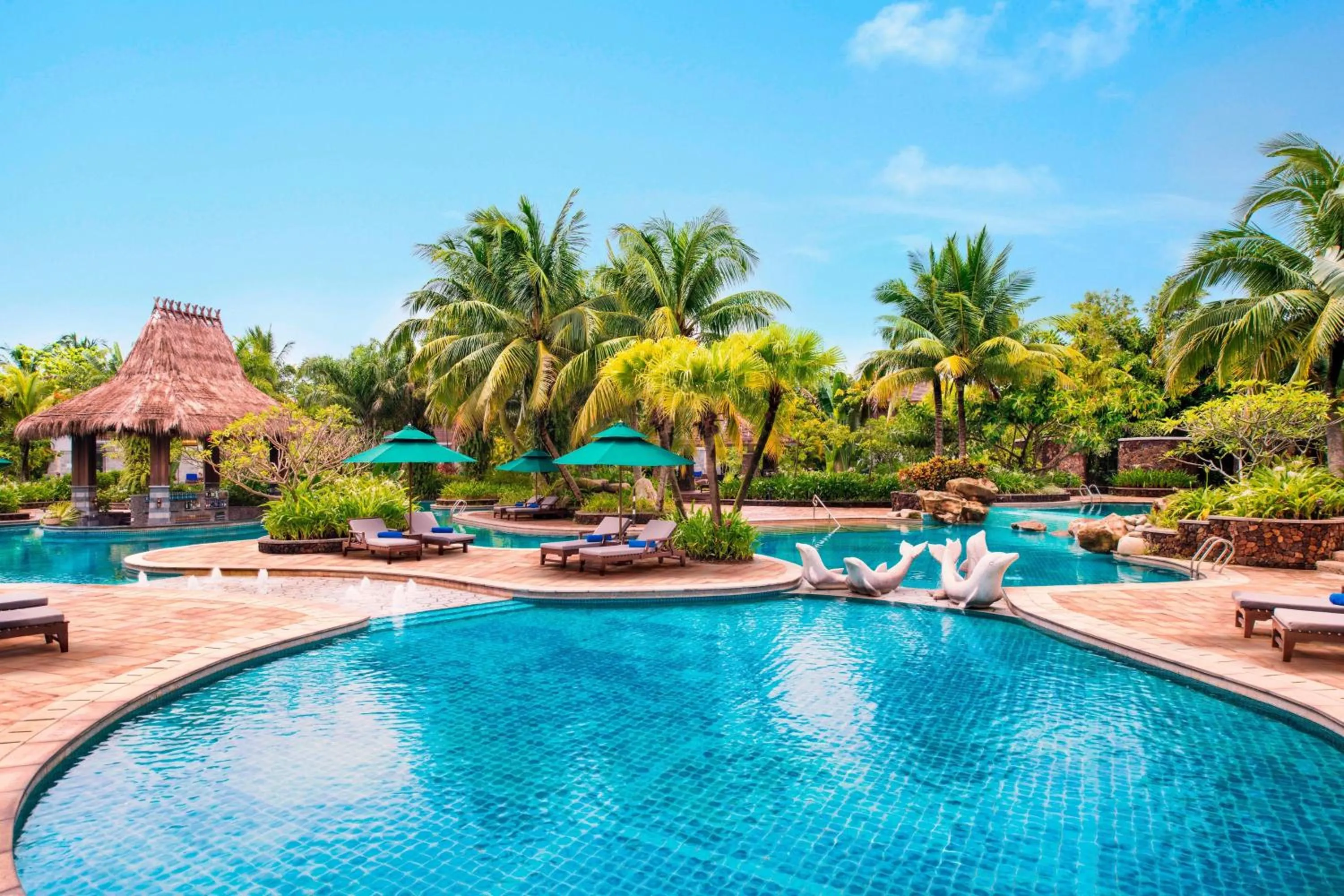 Swimming pool in Le Méridien Shimei Bay Beach Resort & Spa