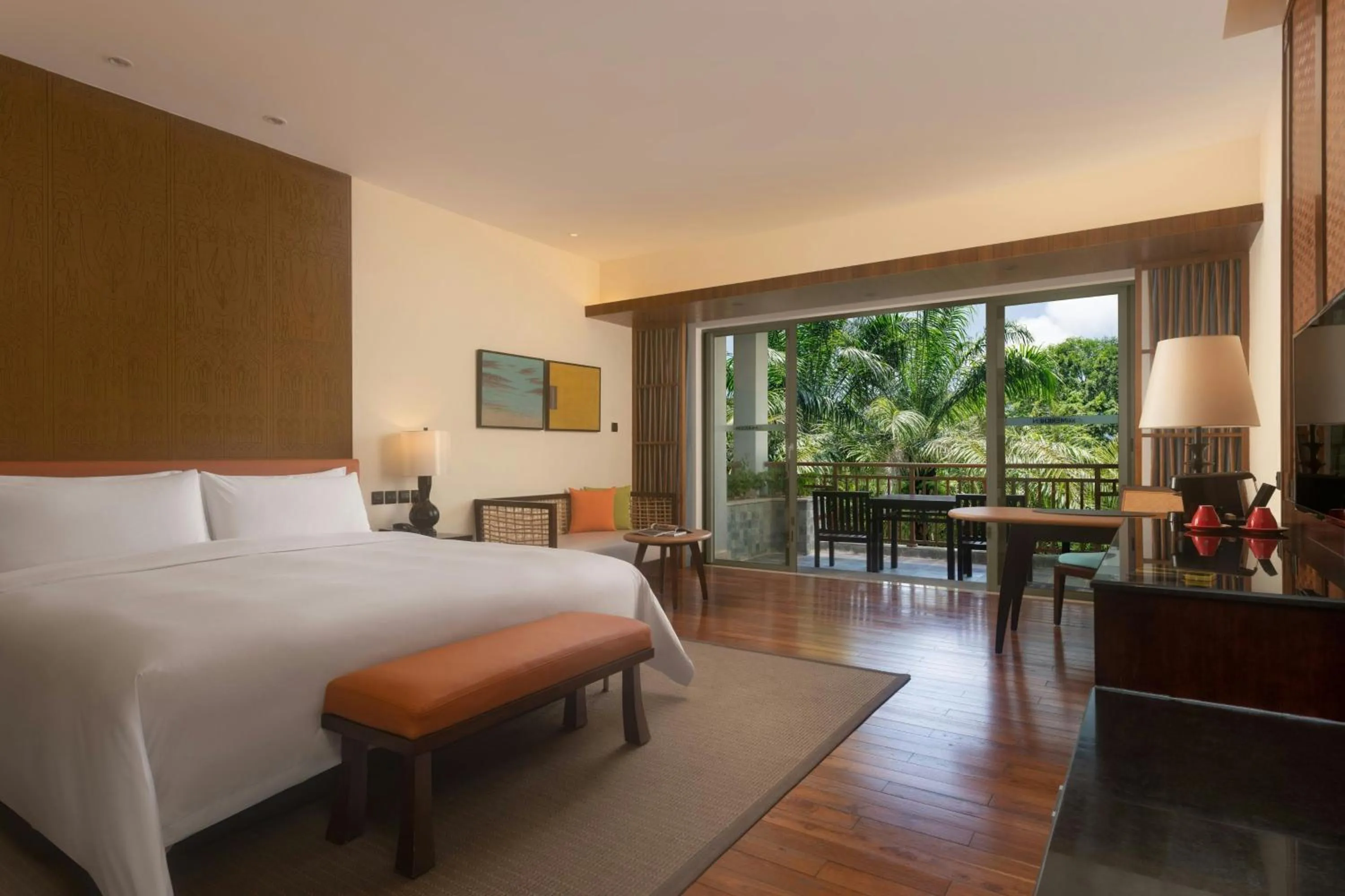 Photo of the whole room, Bed in Le Méridien Shimei Bay Beach Resort & Spa