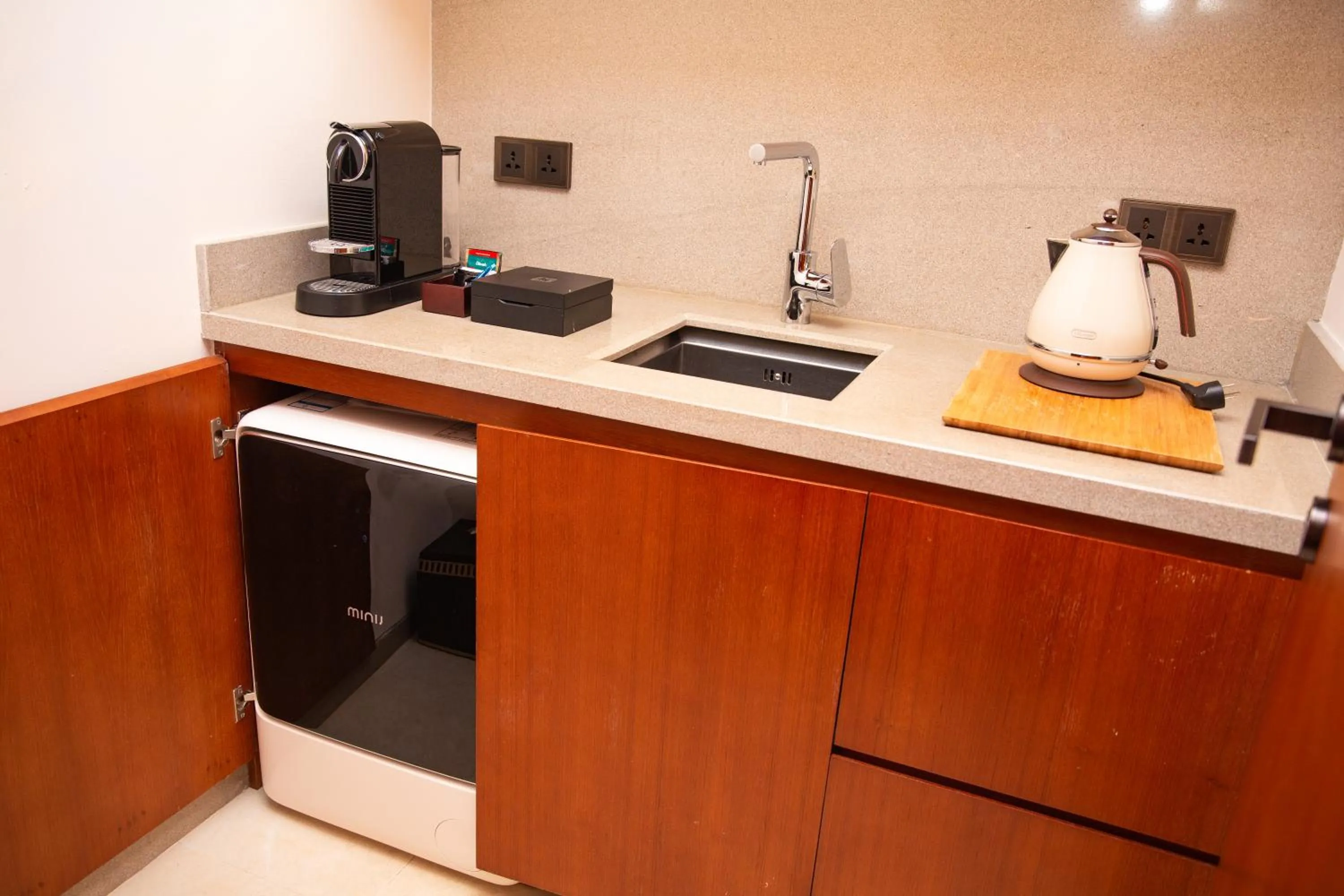 washing machine in Le Méridien Shimei Bay Beach Resort & Spa