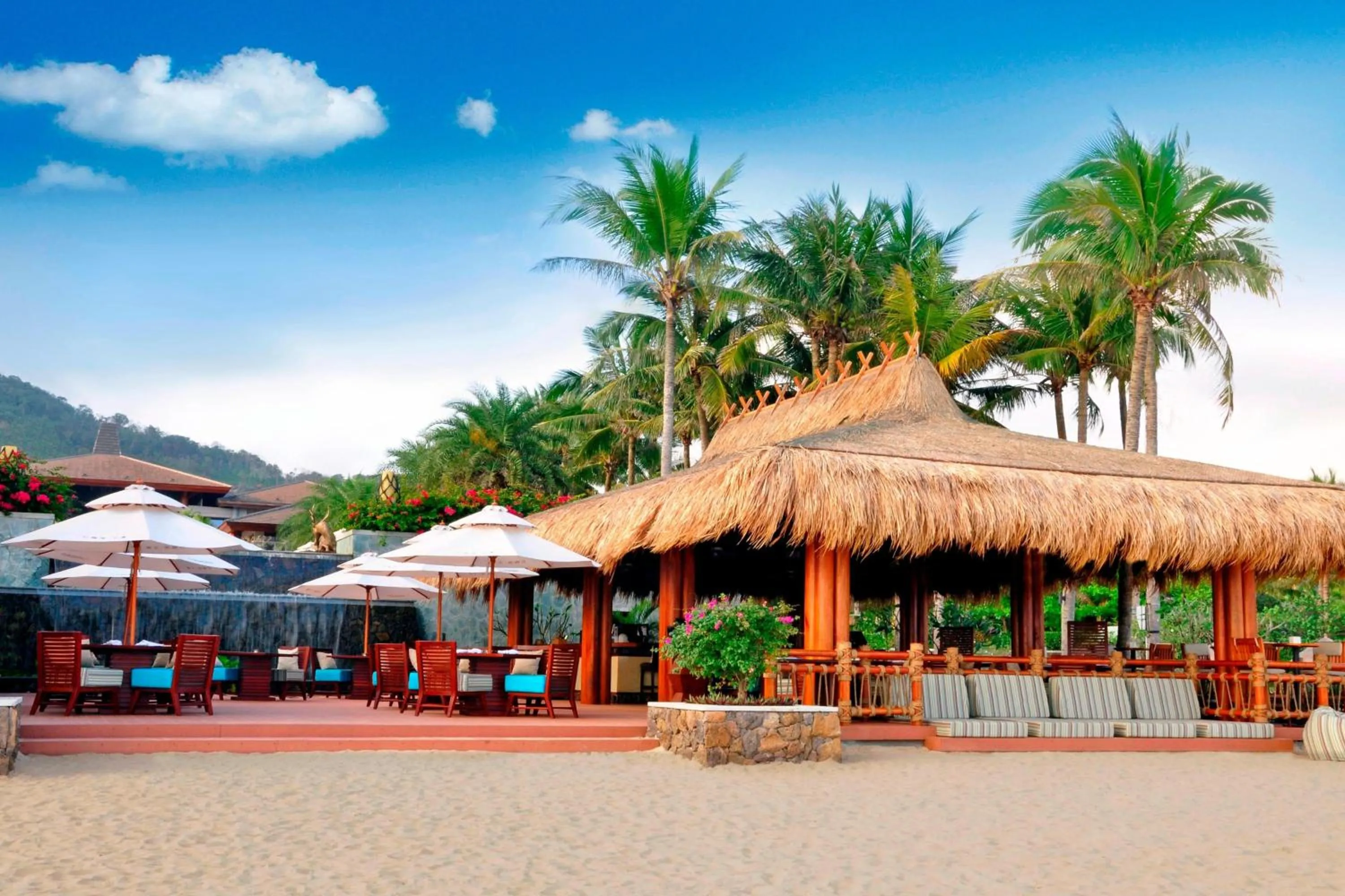 Lounge or bar in Le Méridien Shimei Bay Beach Resort & Spa