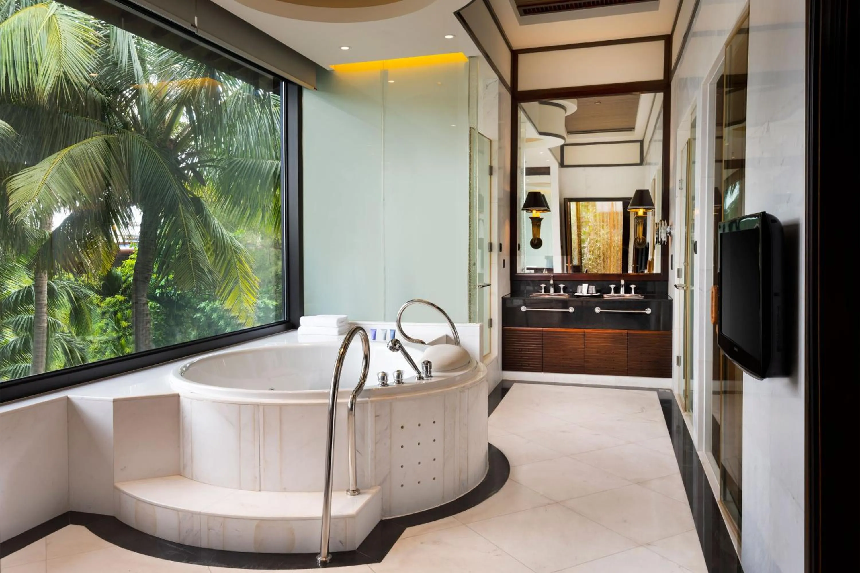 Bathroom in Le Méridien Shimei Bay Beach Resort & Spa