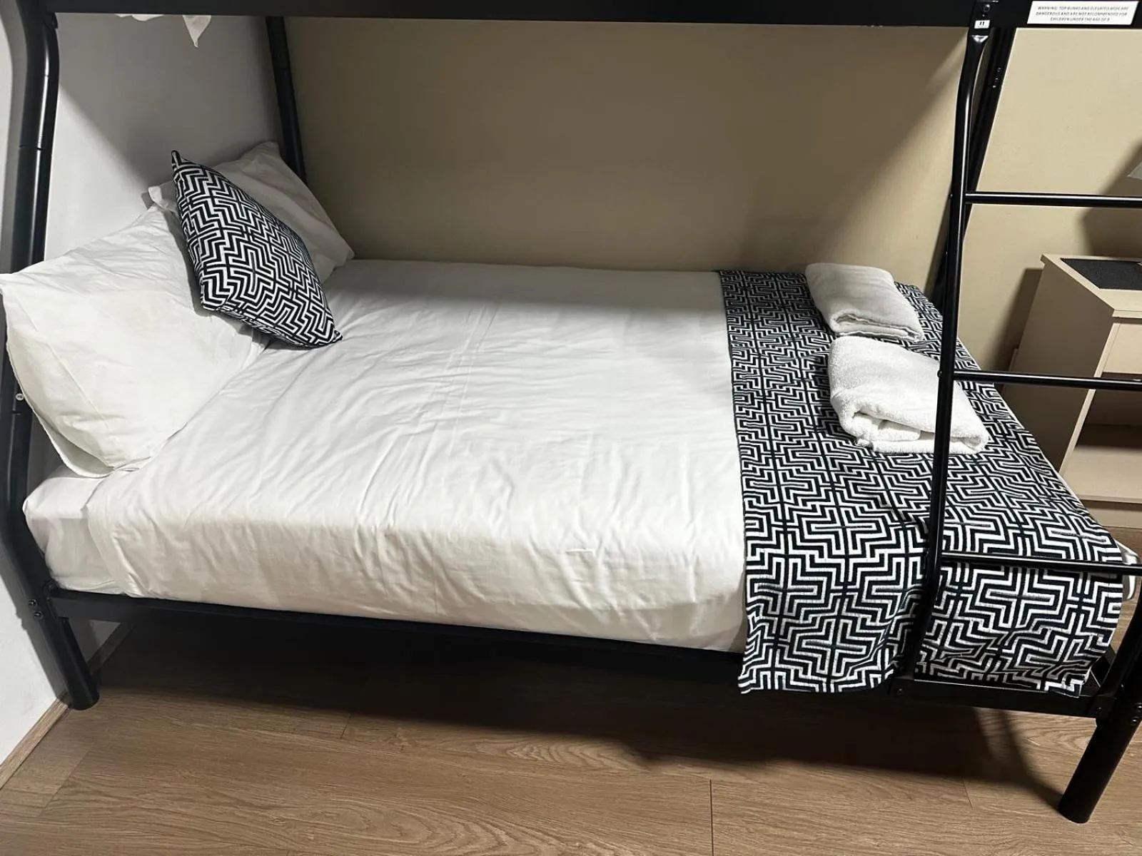 bunk bed, Bed in Albury Garden Court Motel