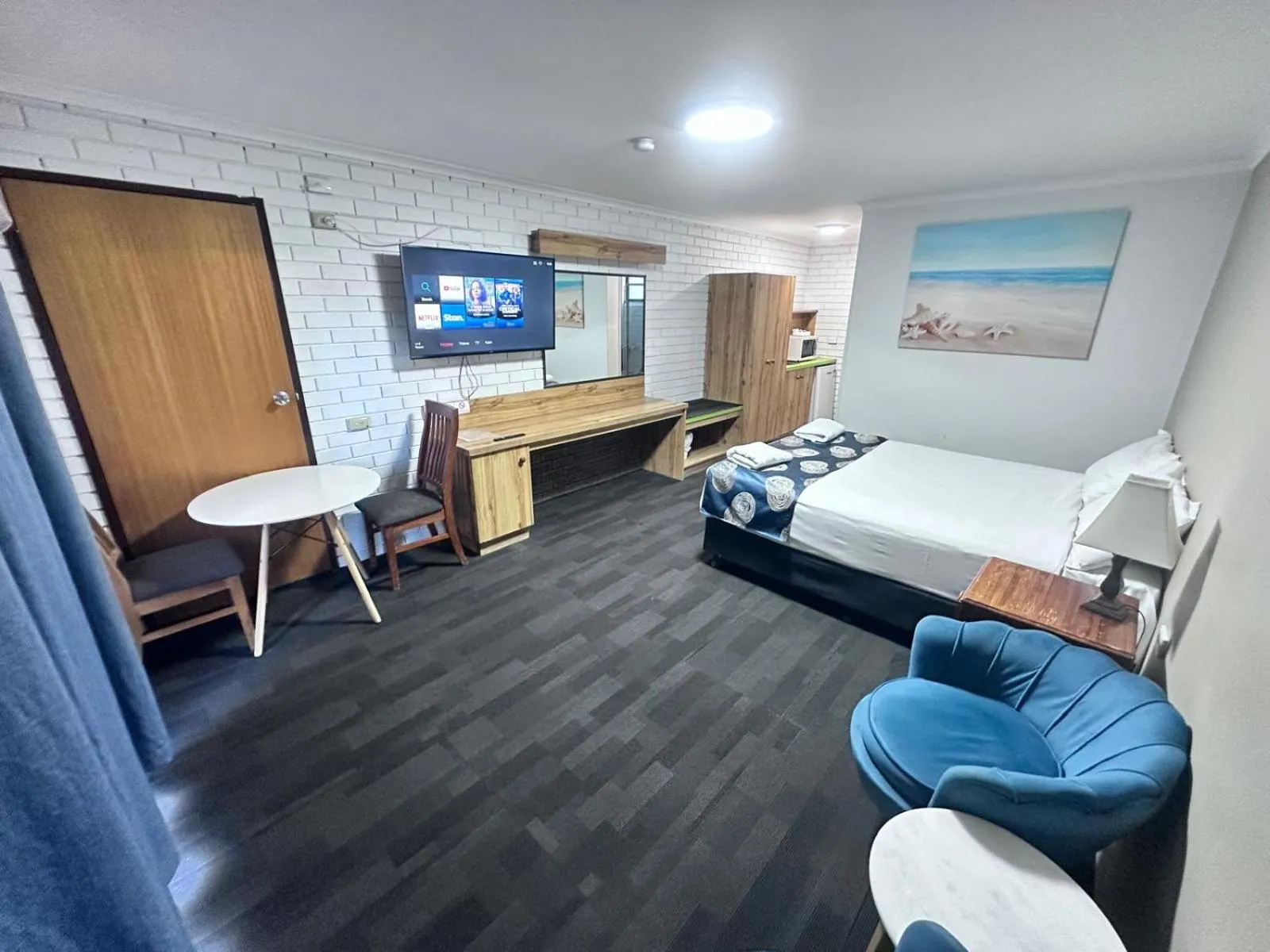 TV and multimedia, Bed in Albury Garden Court Motel