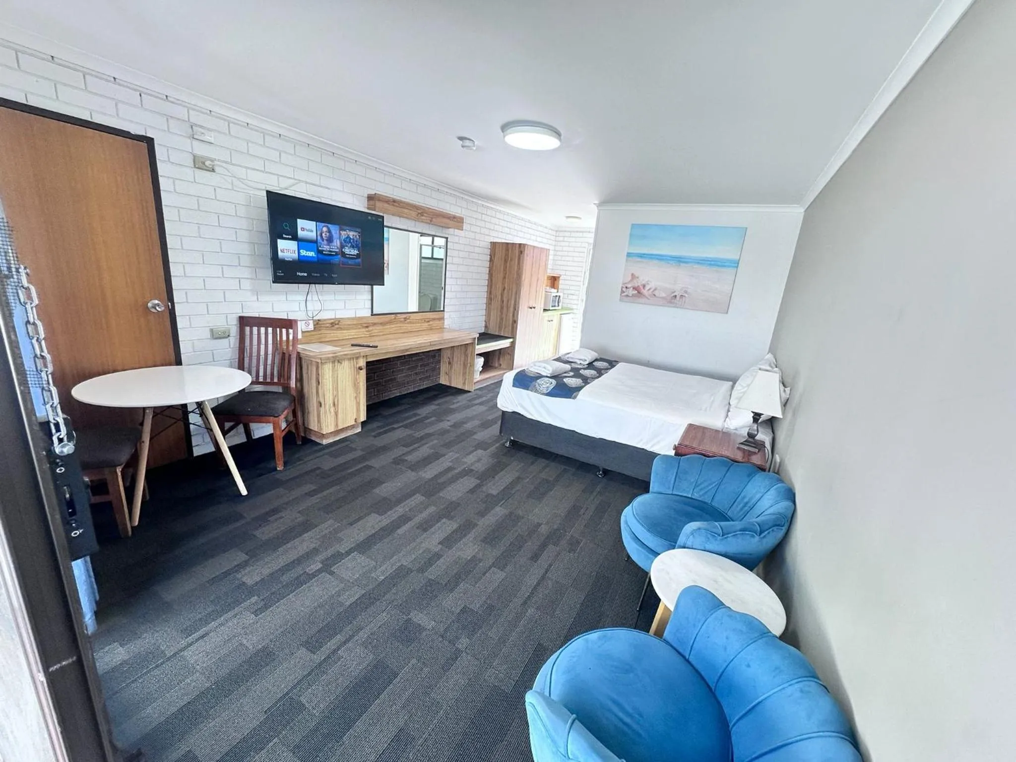 TV and multimedia, Bed in Albury Garden Court Motel