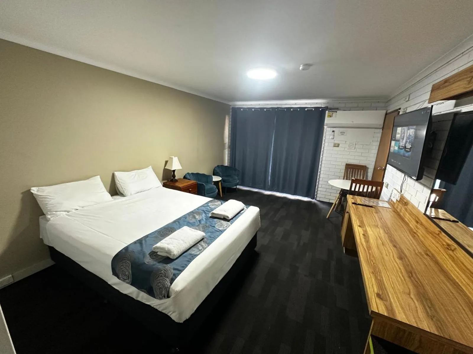 Bed in Albury Garden Court Motel