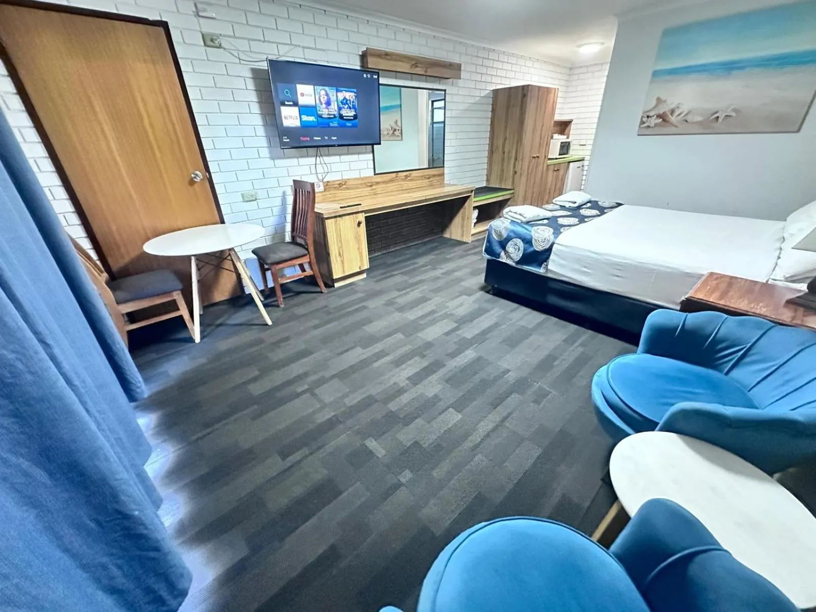 TV and multimedia, Bed in Albury Garden Court Motel