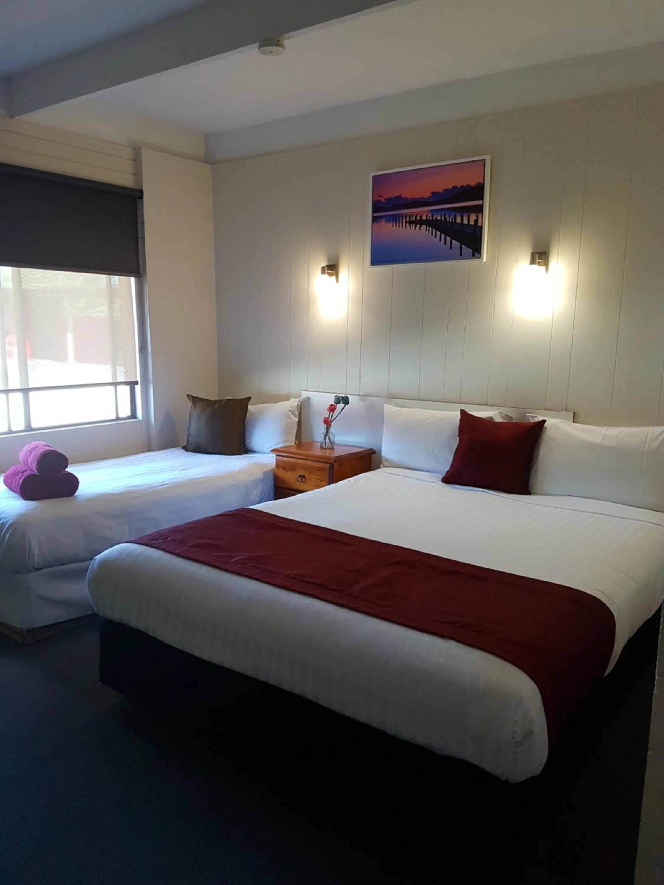 Bed in Bidgee Motor Inn