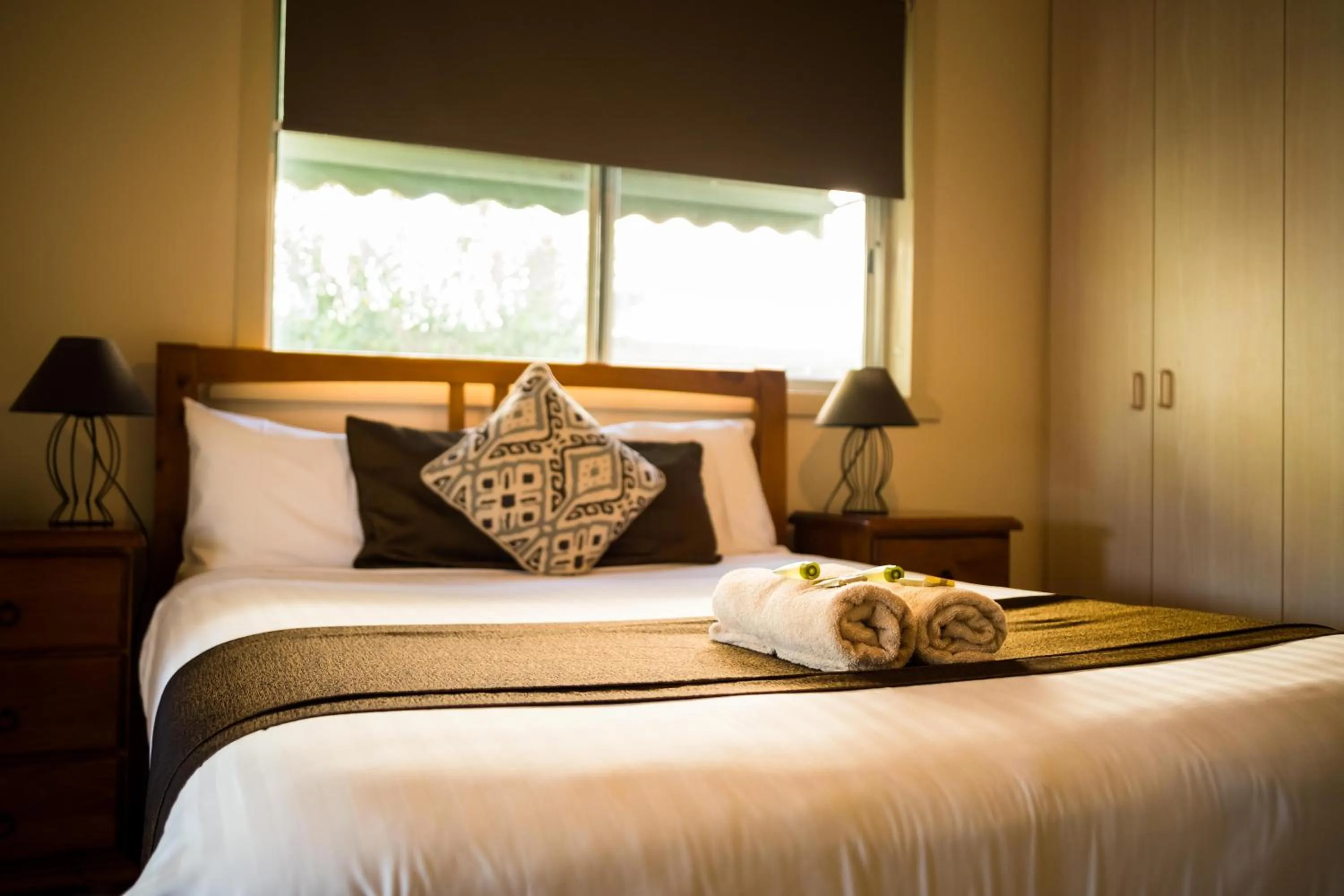 Bed in Bidgee Motor Inn