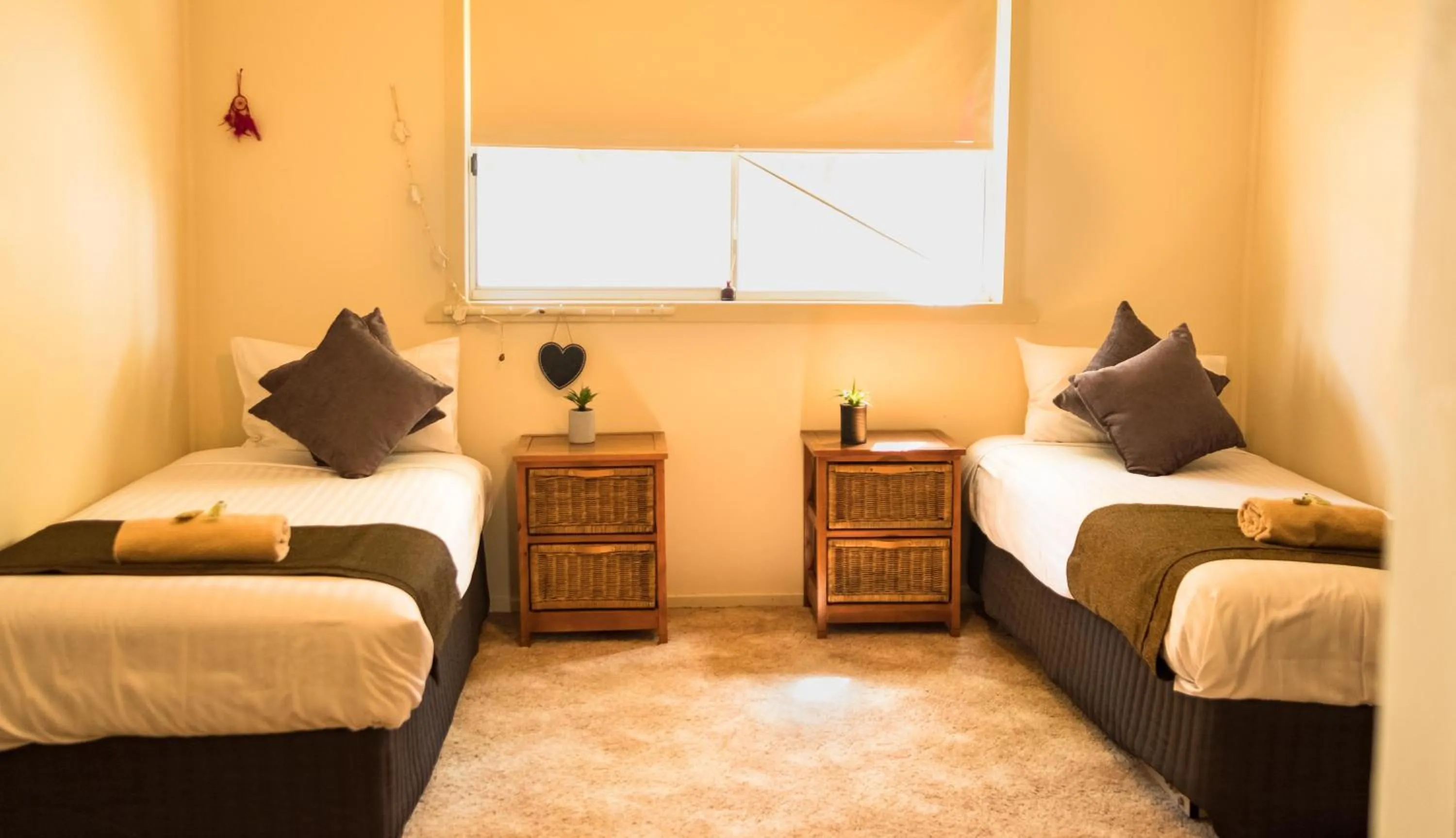 Bed in Bidgee Motor Inn