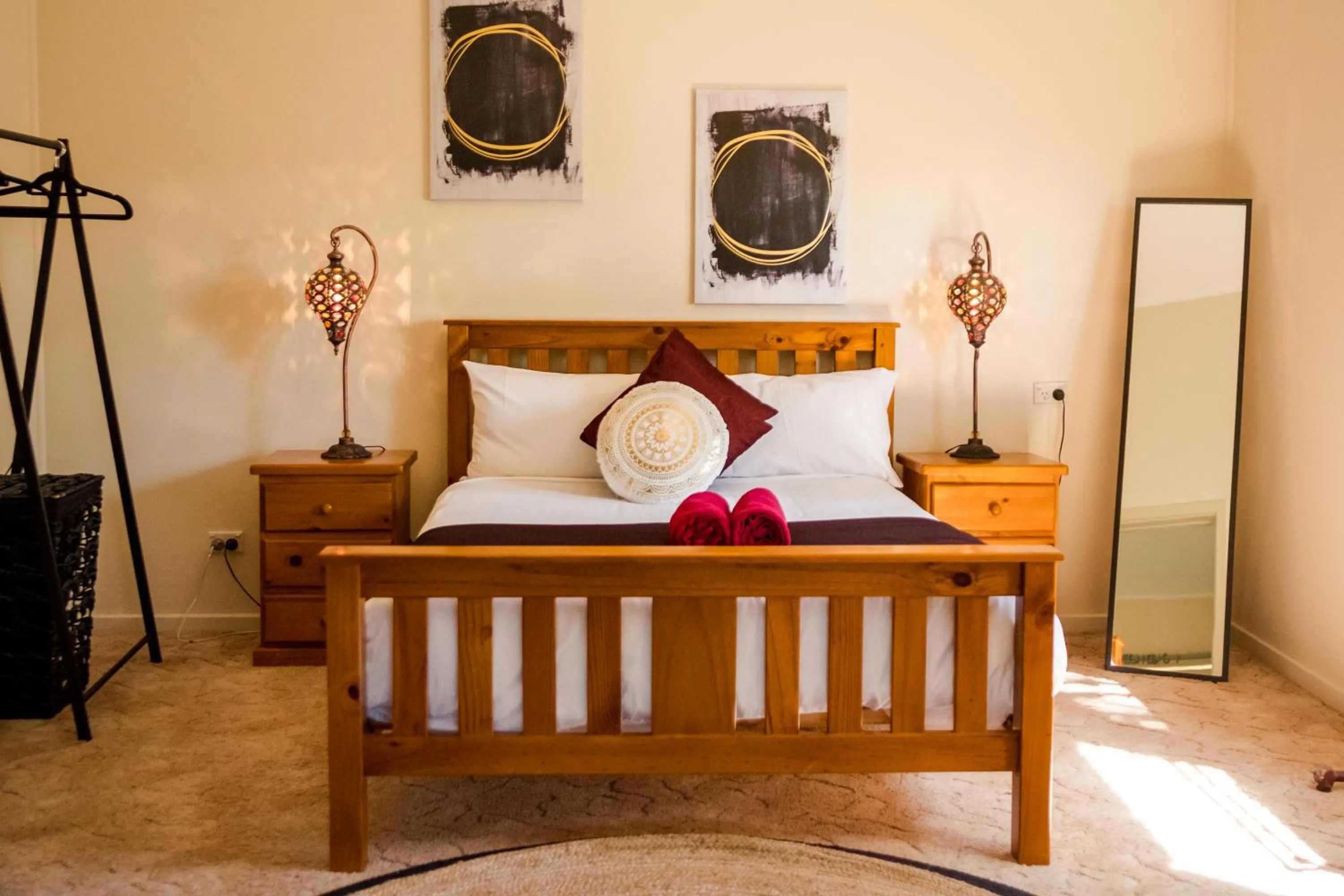 Bed in Bidgee Motor Inn