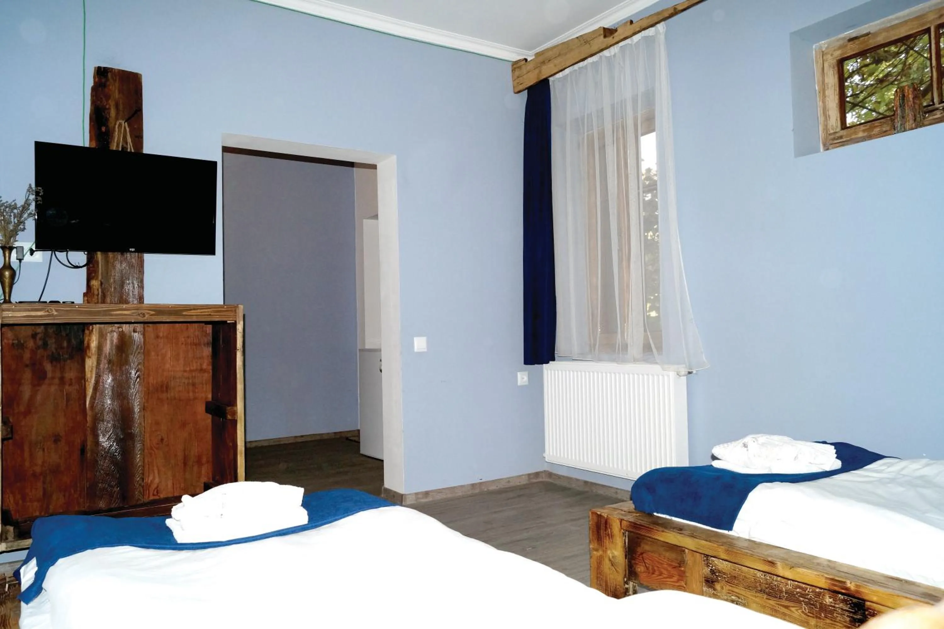 Property building, Bed in Insomnia