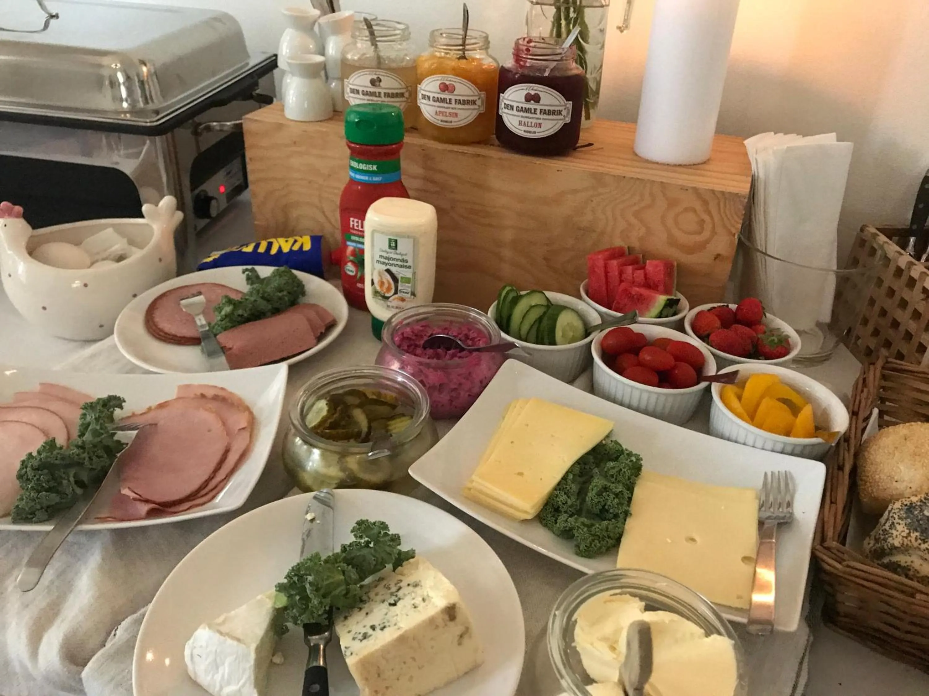 Buffet breakfast in Hotell Humbla