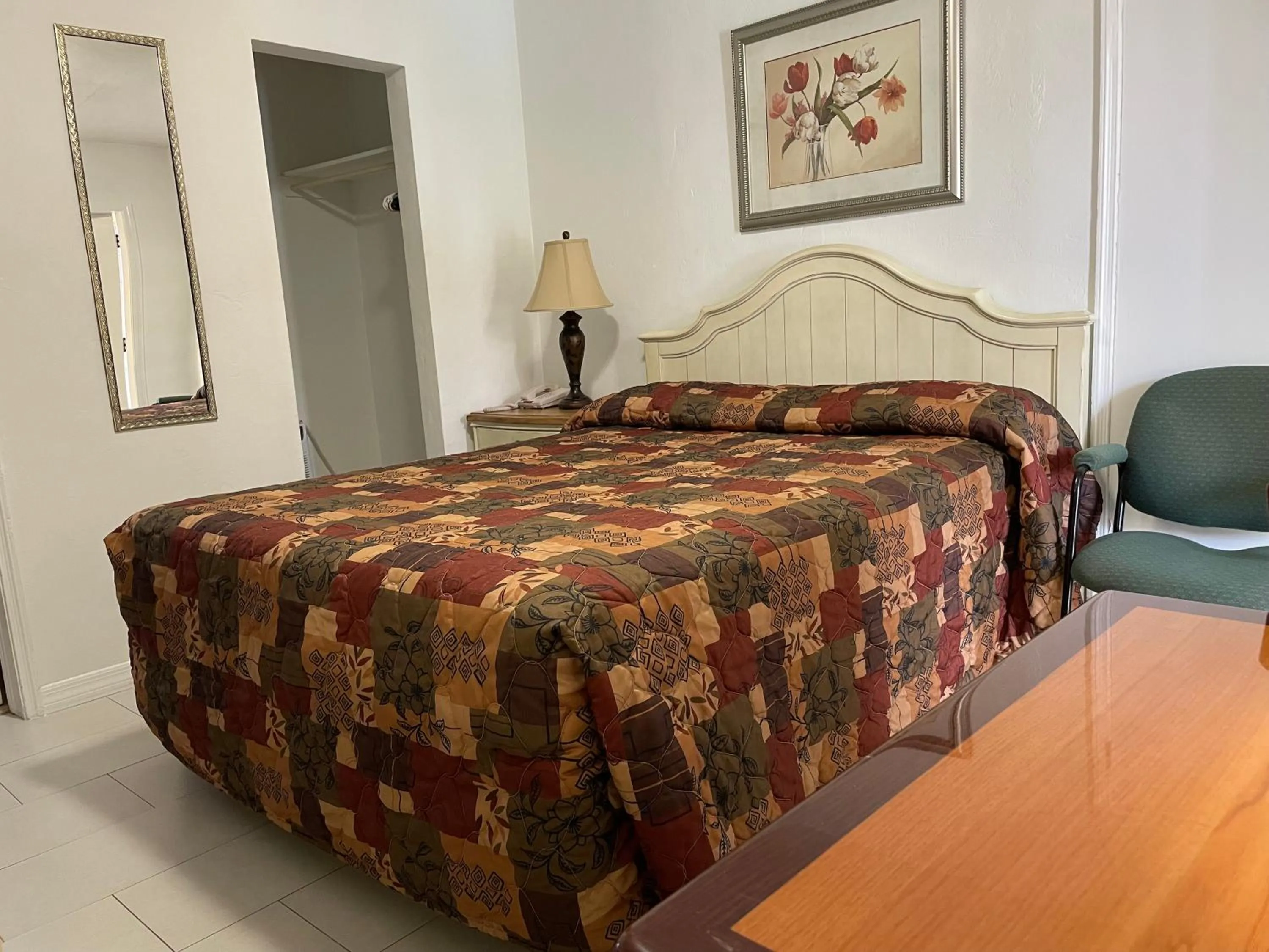 Bed in Shell Motel Hollywood