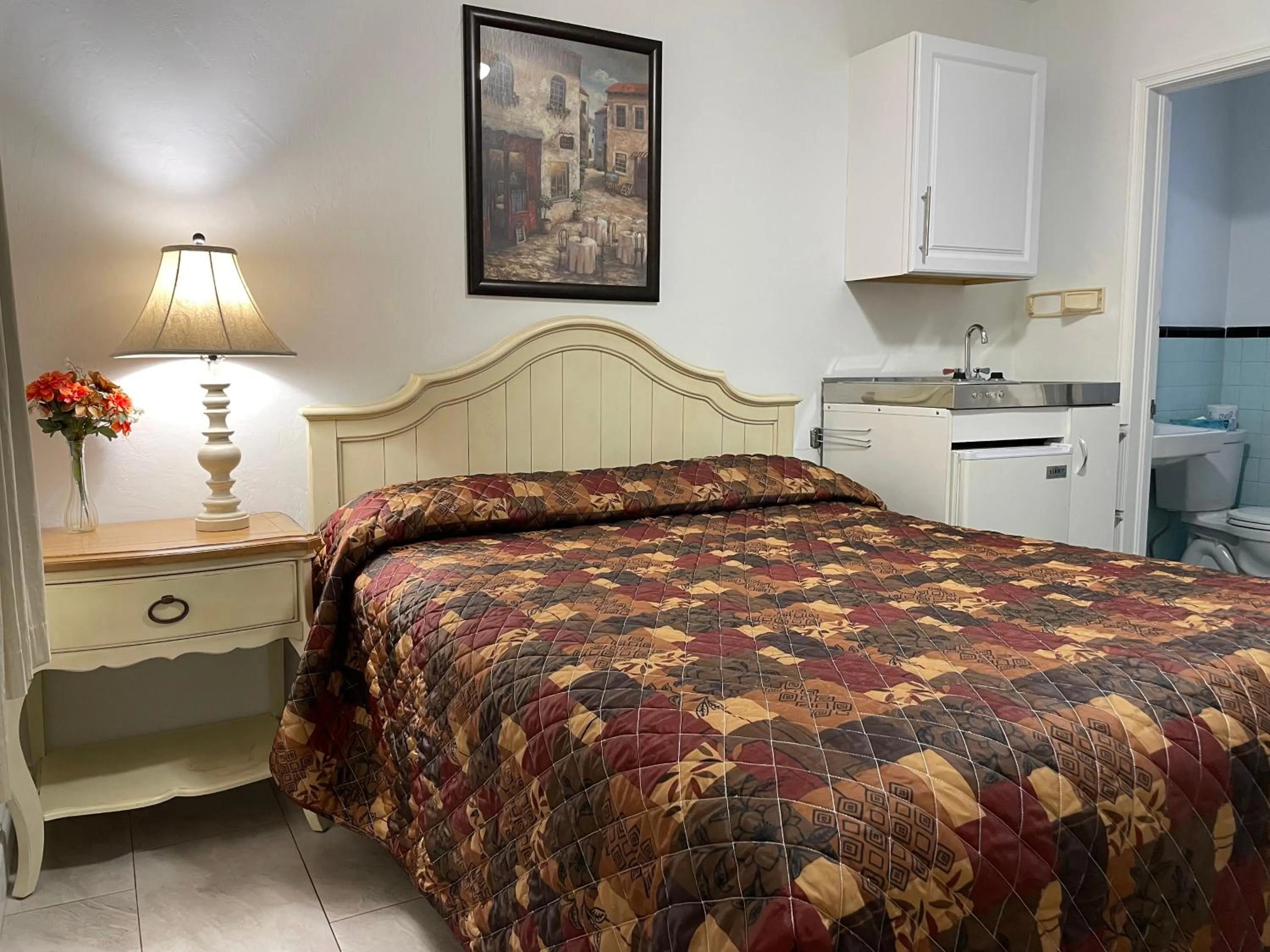 Bed in Shell Motel Hollywood