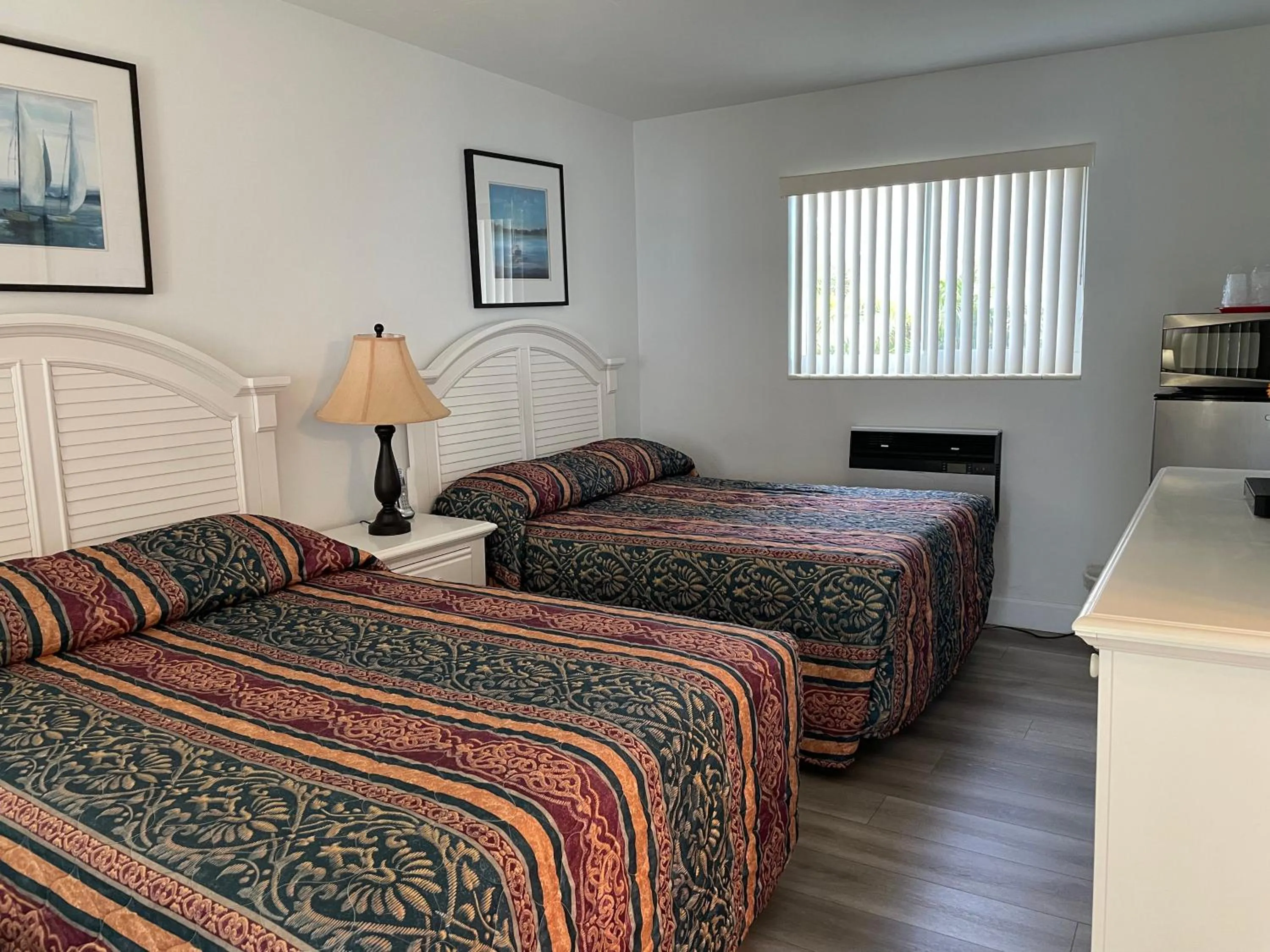 Bed in Shell Motel Hollywood