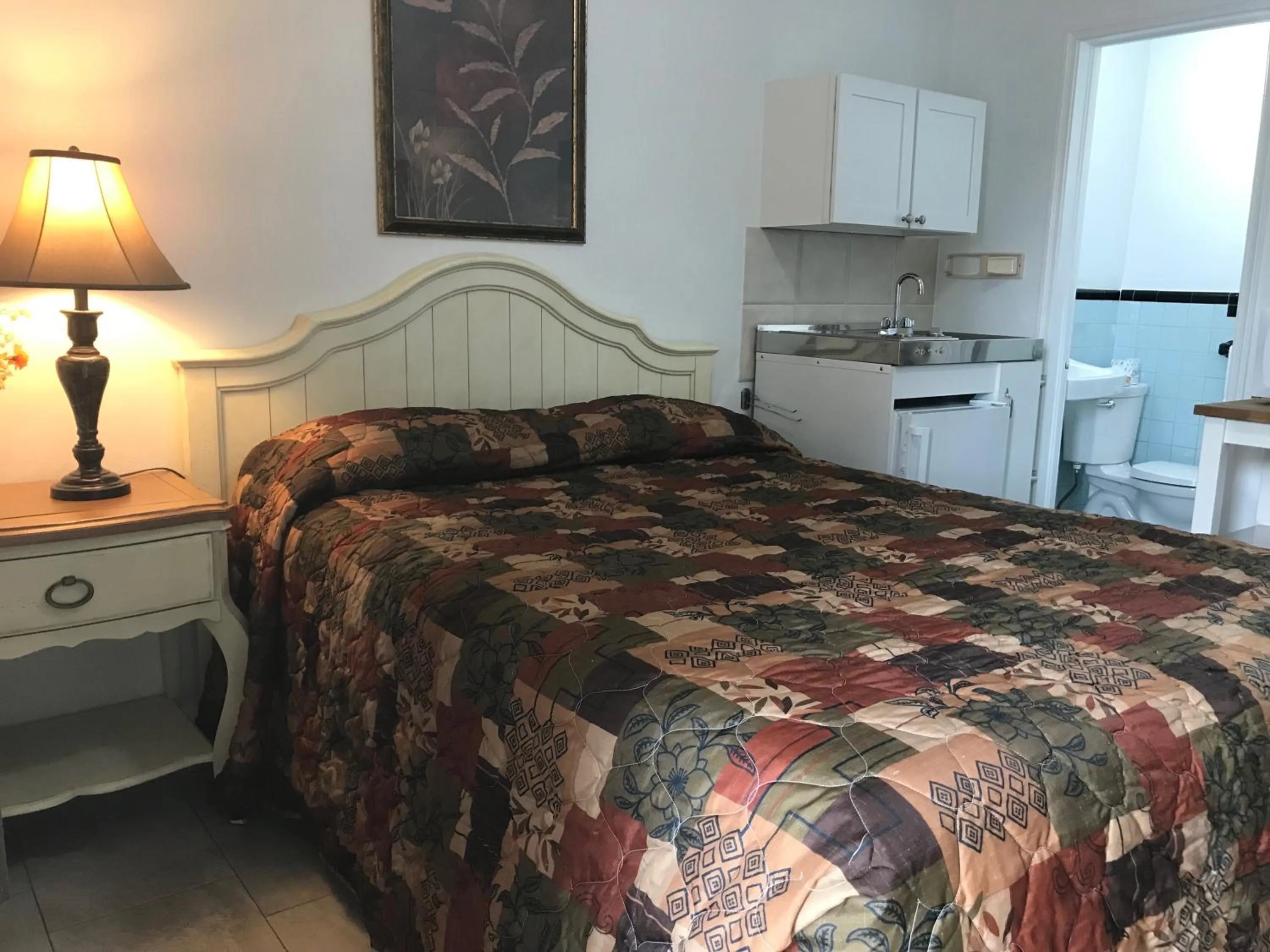 Bed in Shell Motel Hollywood