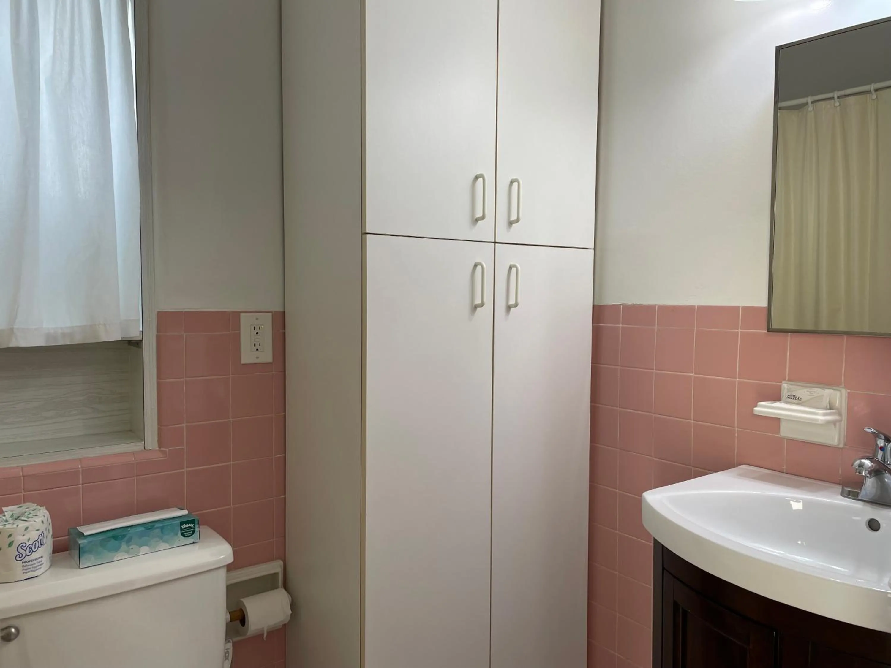 Shell Motel Hollywood